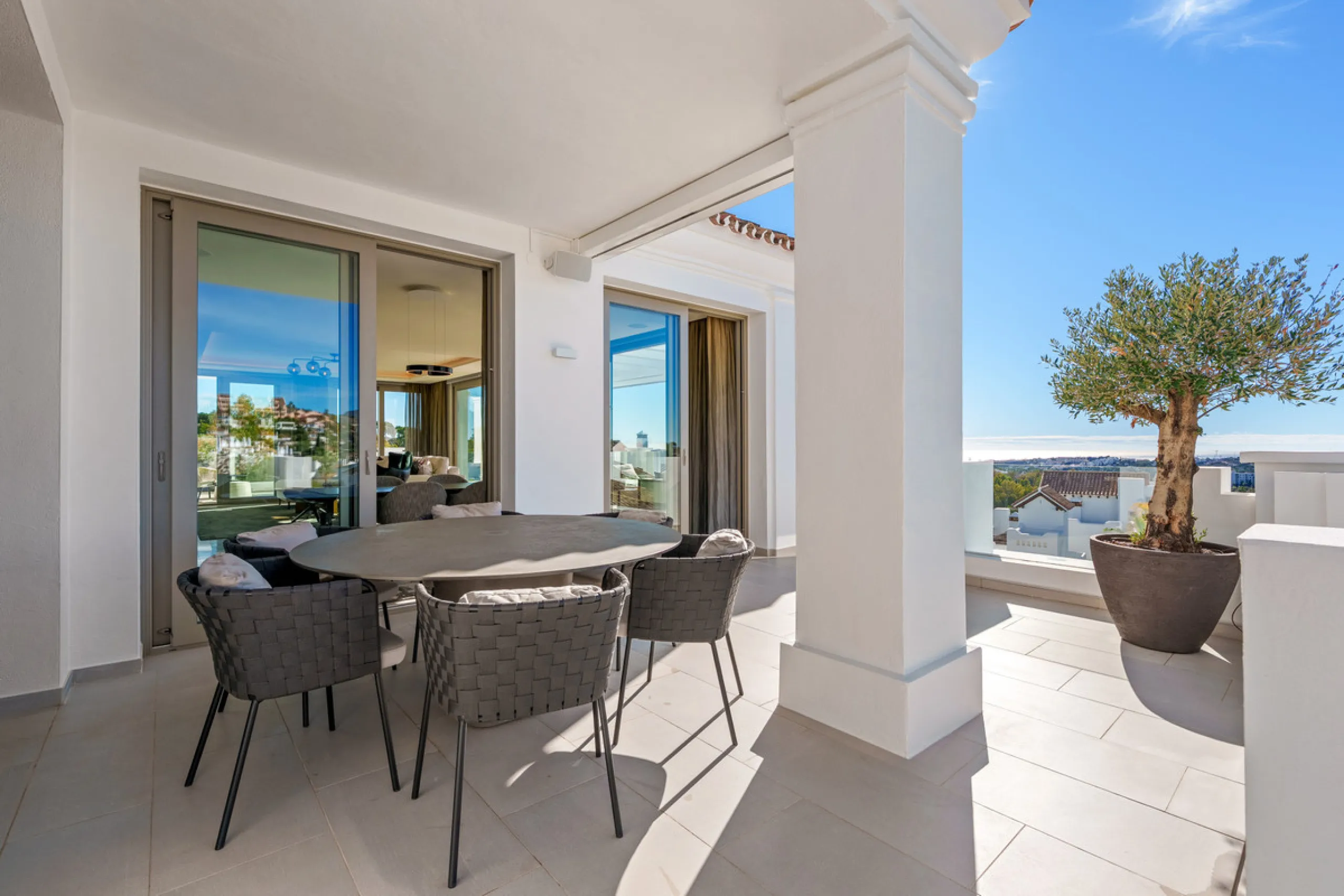 This exceptional duplex penthouse is located within the exclusive gated community of 9 Lions in Aloha, one of the most prestigious residential developments in Nueva Andalucía. Set in an elevated position, the property enjoys panoramic open views across th
