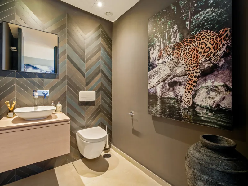 This exceptional duplex penthouse is located within the exclusive gated community of 9 Lions in Aloha, one of the most prestigious residential developments in Nueva Andalucía. Set in an elevated position, the property enjoys panoramic open views across th