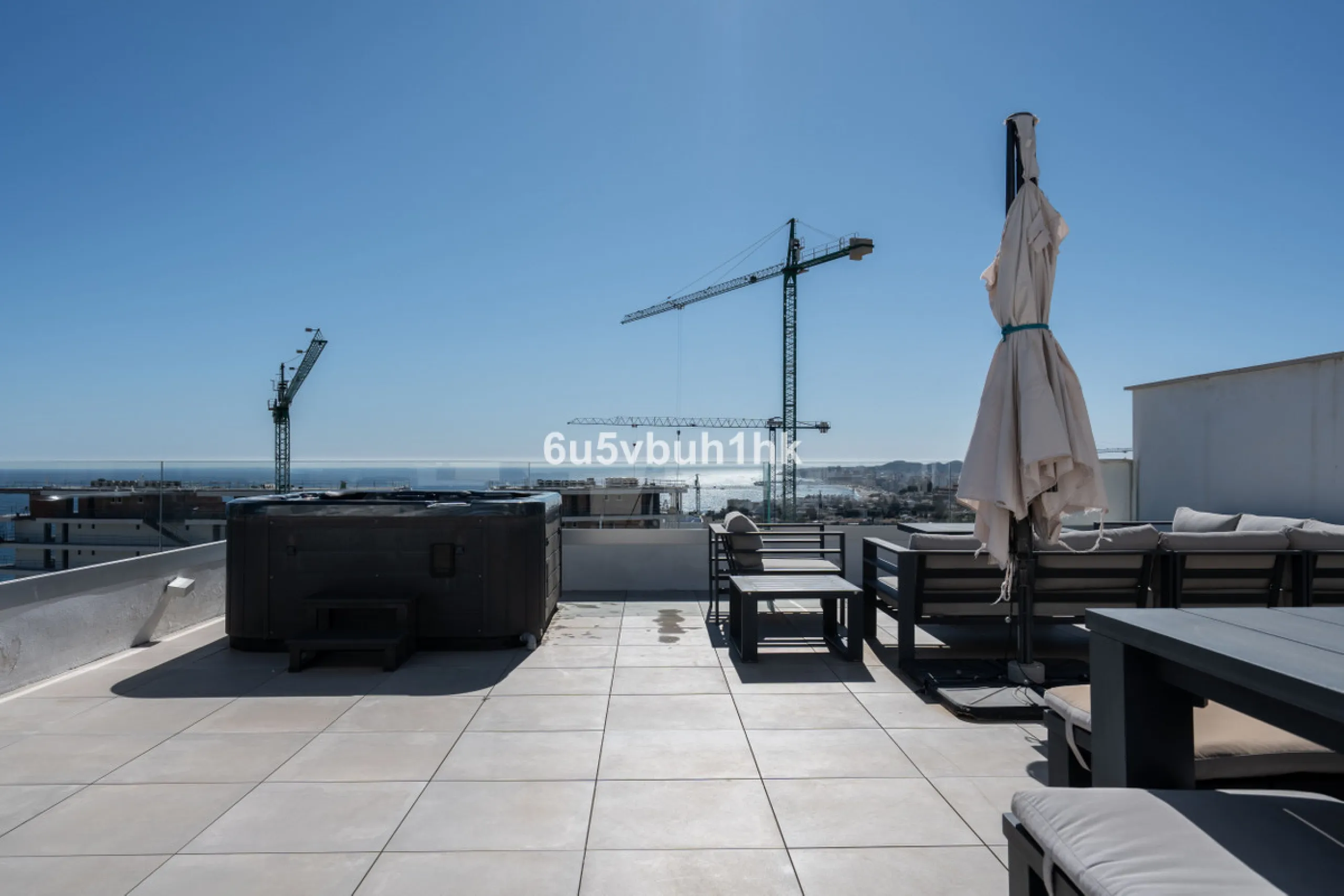 Apartment - Penthouse Duplex в продаже в Fuengirola, Málaga. В доме 3 спален и 2 ванных комнат. Площадь дома 96 м²