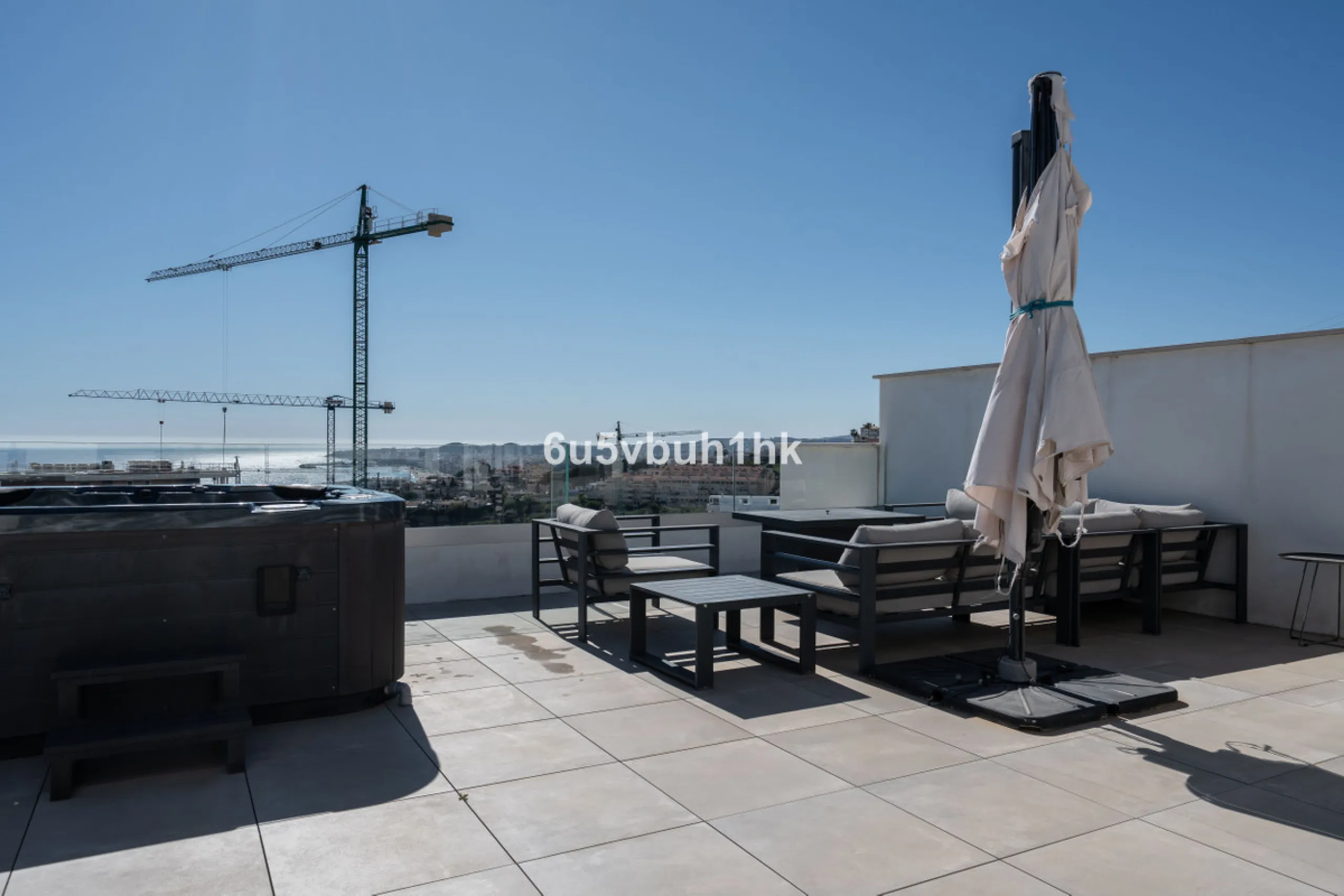 Apartment - Penthouse Duplex в продаже в Fuengirola, Málaga. В доме 3 спален и 2 ванных комнат. Площадь дома 96 м²