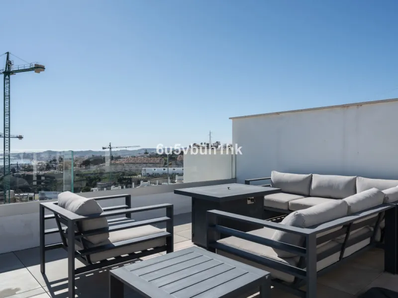 Apartment - Penthouse Duplex в продаже в Fuengirola, Málaga. В доме 3 спален и 2 ванных комнат. Площадь дома 96 м²