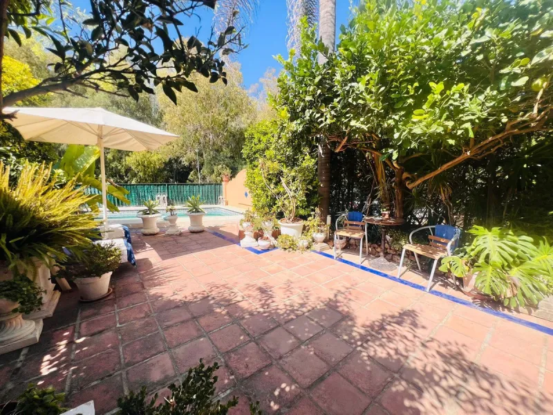 Townhouse for Sale – Your New Home Just Steps from the Beach