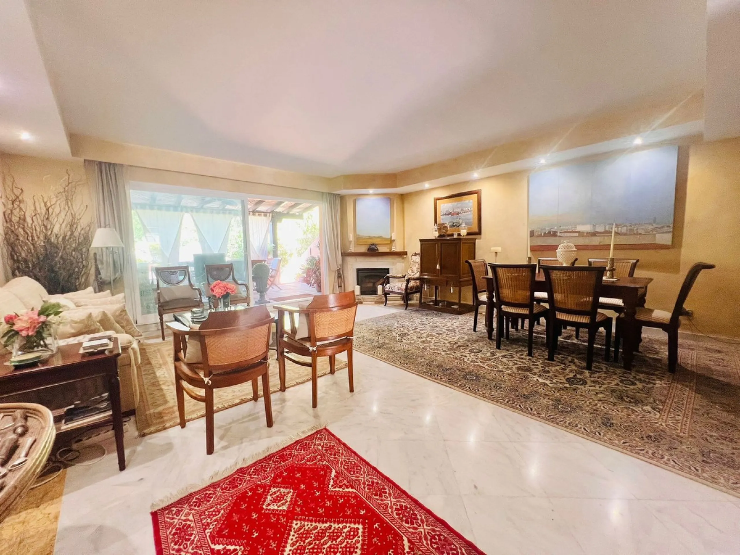 Townhouse for Sale – Your New Home Just Steps from the Beach