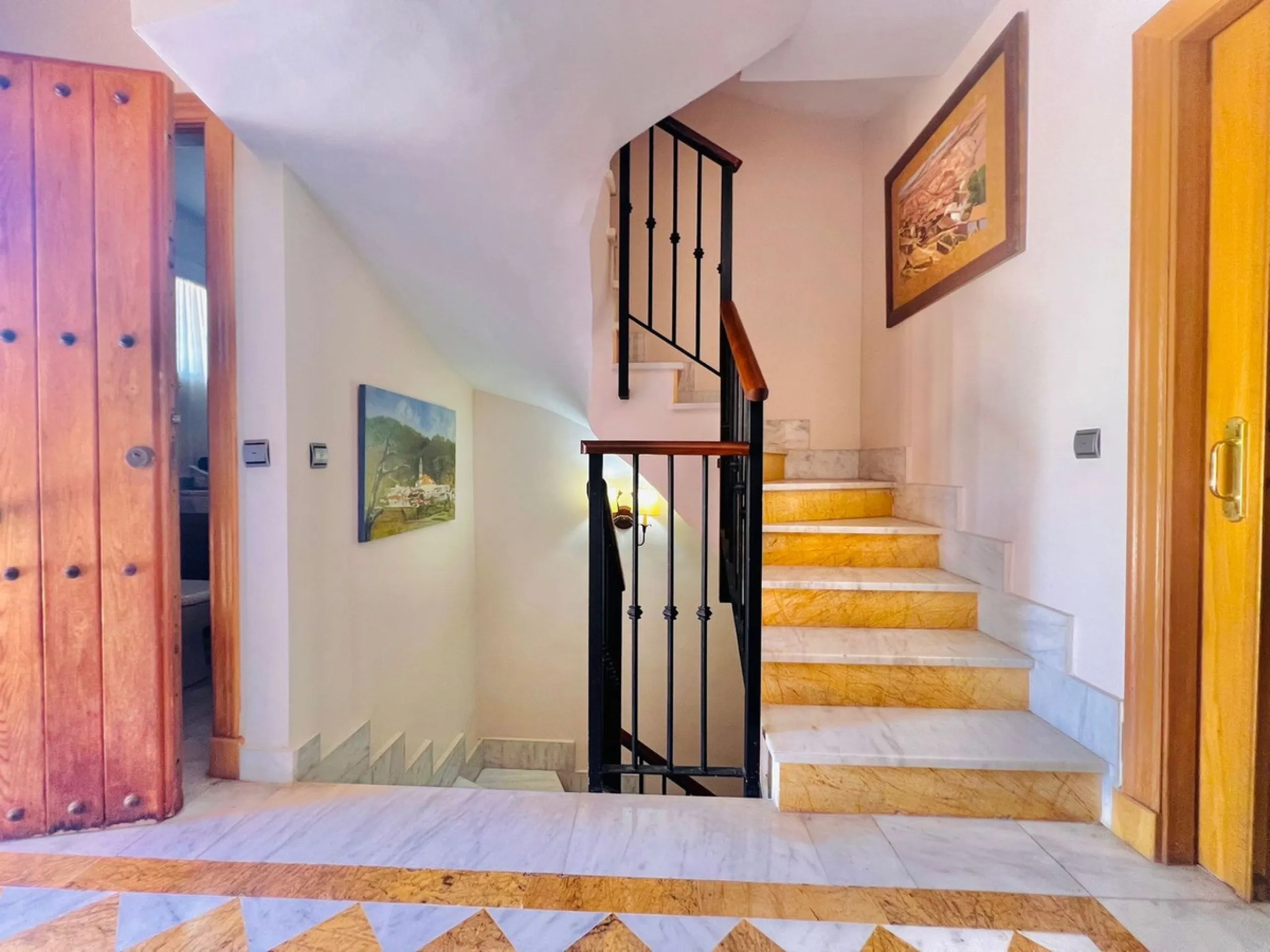 Townhouse for Sale – Your New Home Just Steps from the Beach