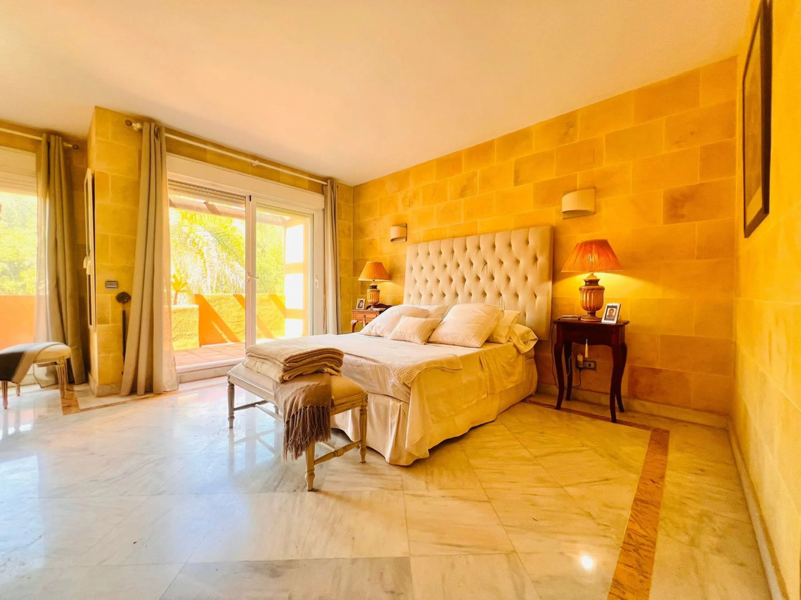 Townhouse for Sale – Your New Home Just Steps from the Beach