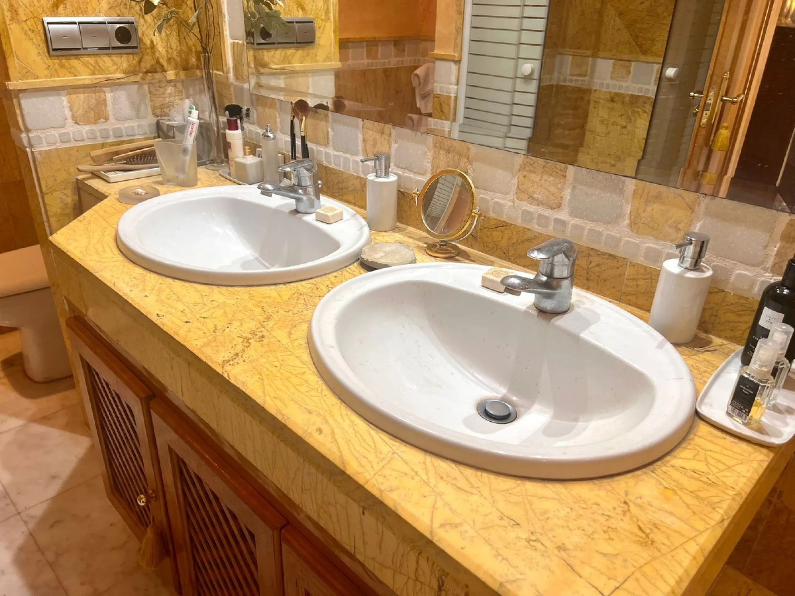 Townhouse for Sale – Your New Home Just Steps from the Beach