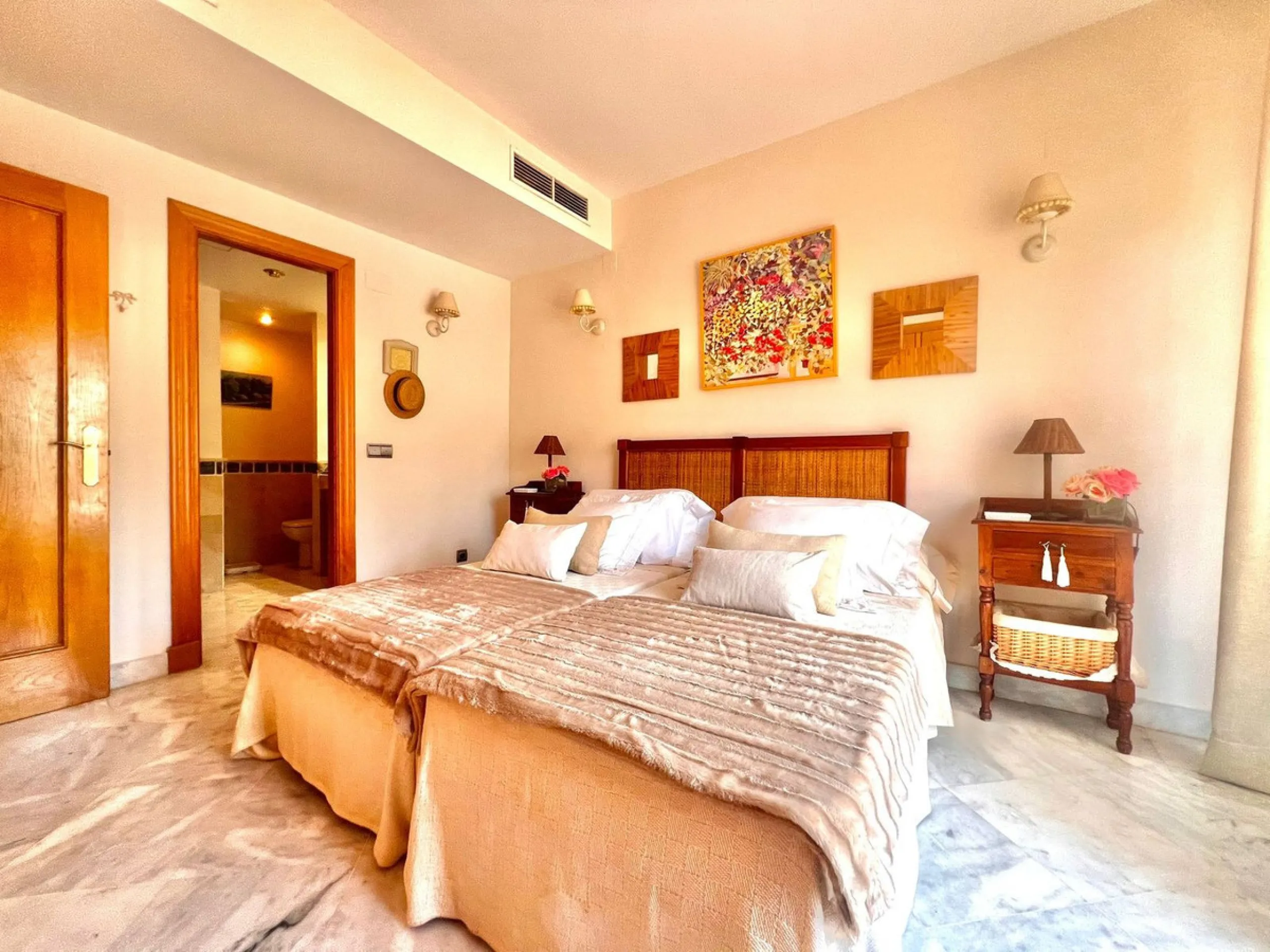 Townhouse for Sale – Your New Home Just Steps from the Beach