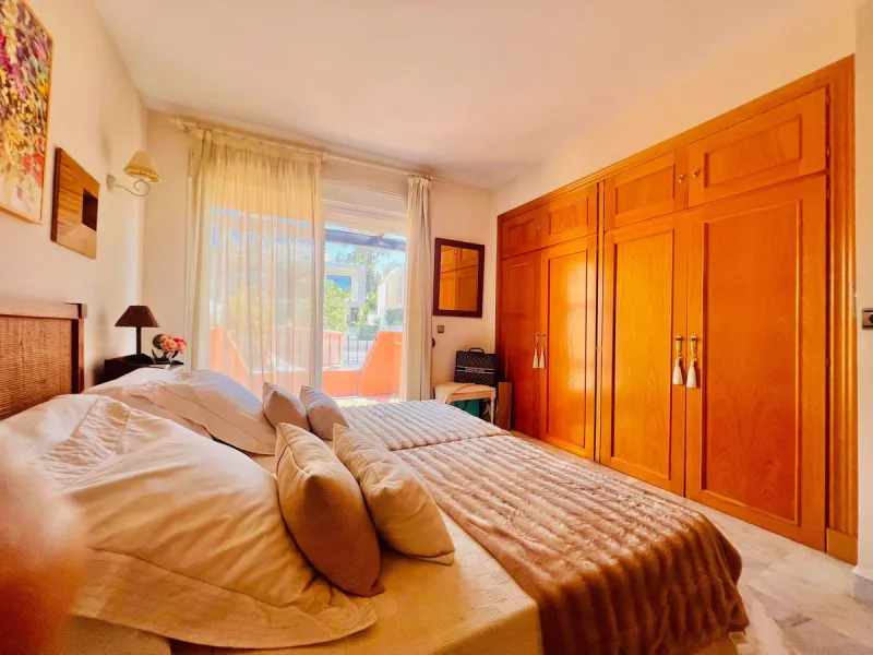 Townhouse for Sale – Your New Home Just Steps from the Beach