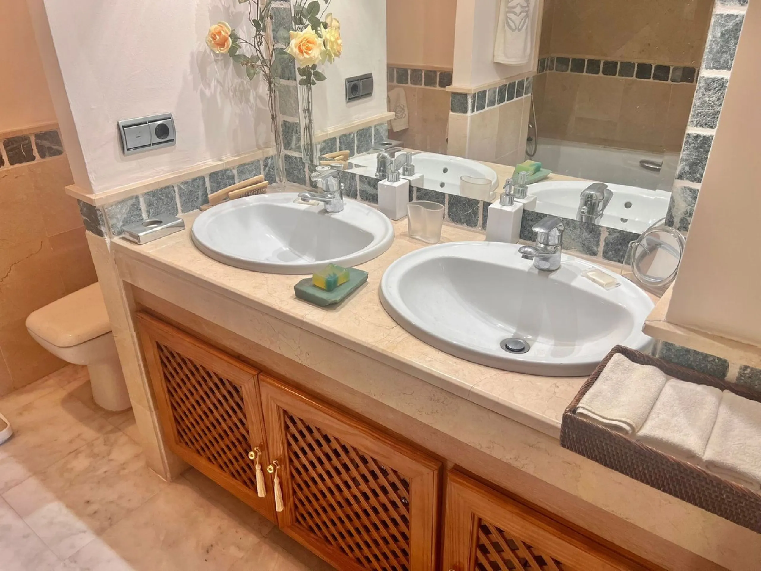Townhouse for Sale – Your New Home Just Steps from the Beach