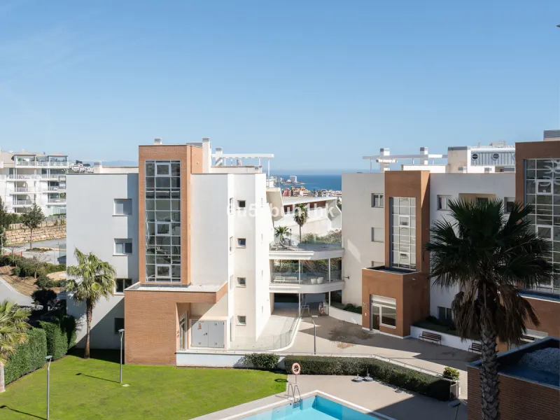 Apartment - Penthouse Duplex в продаже в Fuengirola, Málaga. В доме 3 спален и 2 ванных комнат. Площадь дома 96 м²