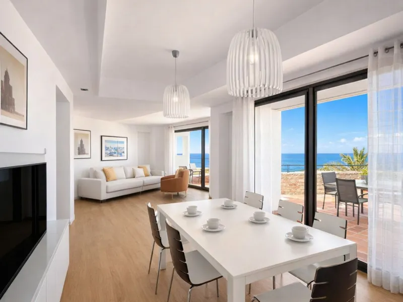 BEACHFRONT APARTMENT WITH PANORAMIC SEA VIEWS