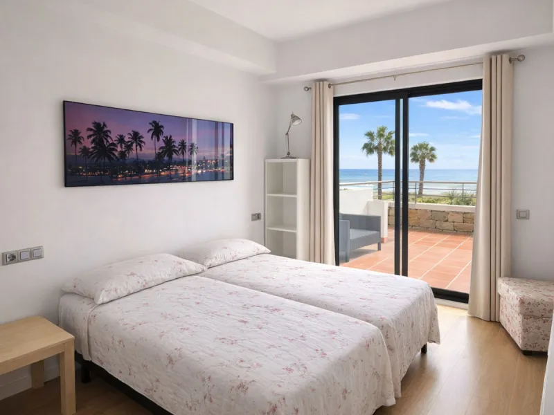 BEACHFRONT APARTMENT WITH PANORAMIC SEA VIEWS