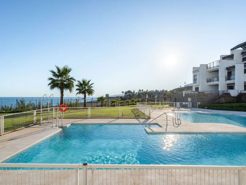 BEACHFRONT APARTMENT WITH PANORAMIC SEA VIEWS