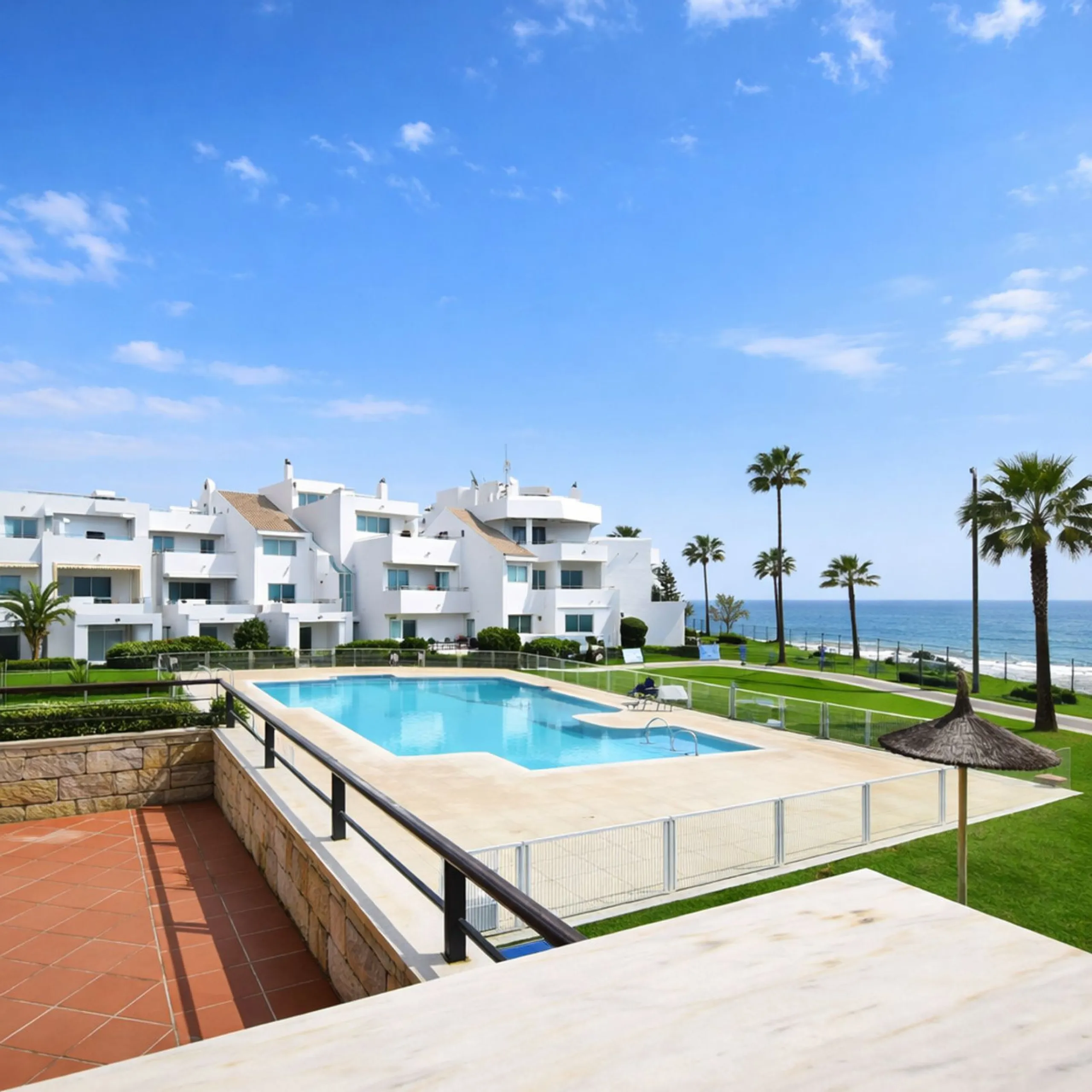 BEACHFRONT APARTMENT WITH PANORAMIC SEA VIEWS