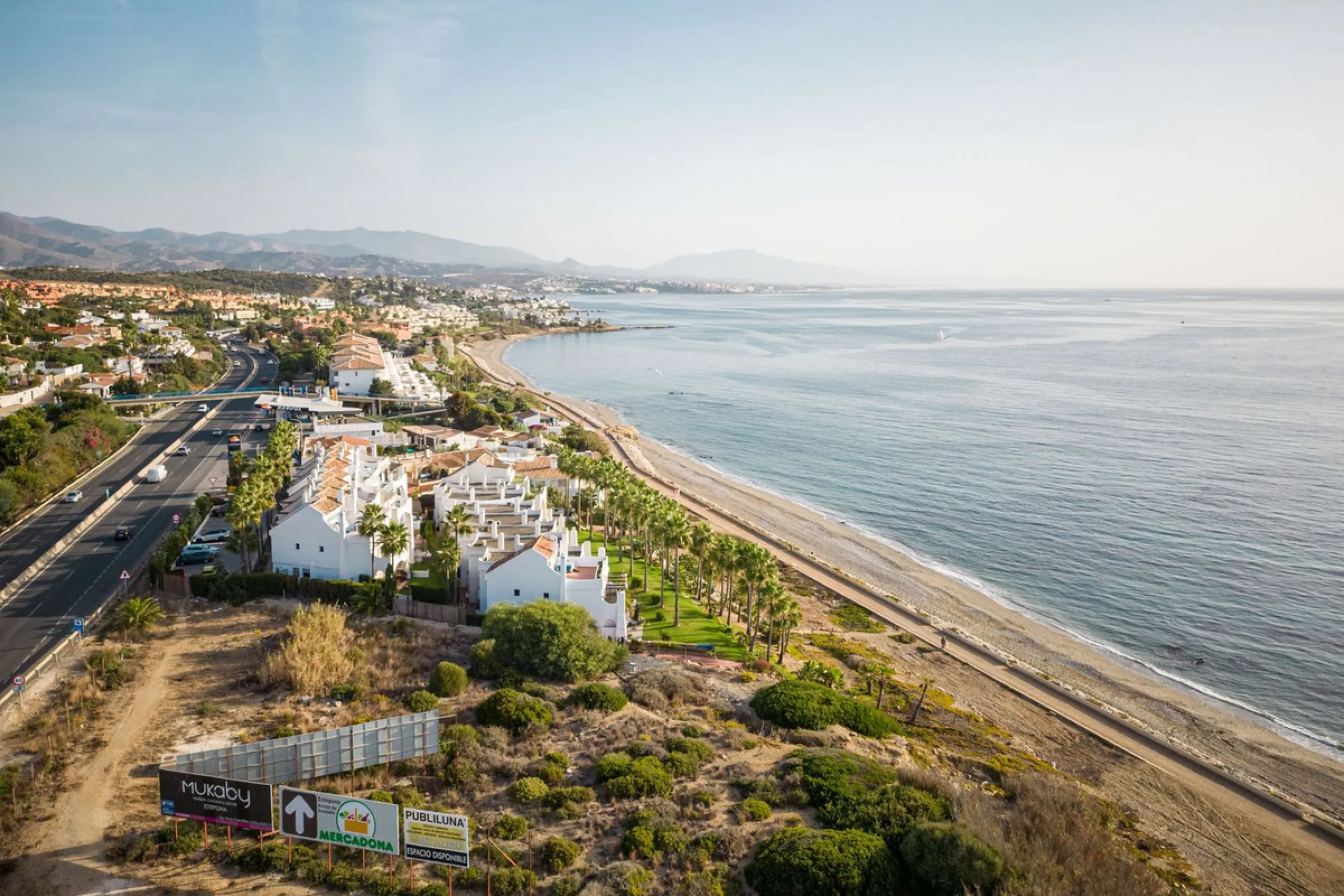 BEACHFRONT APARTMENT WITH PANORAMIC SEA VIEWS