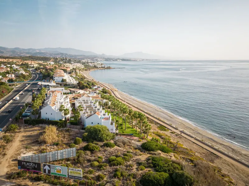 BEACHFRONT APARTMENT WITH PANORAMIC SEA VIEWS