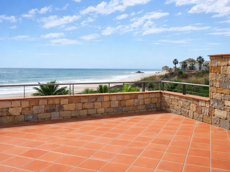 BEACHFRONT APARTMENT WITH PANORAMIC SEA VIEWS