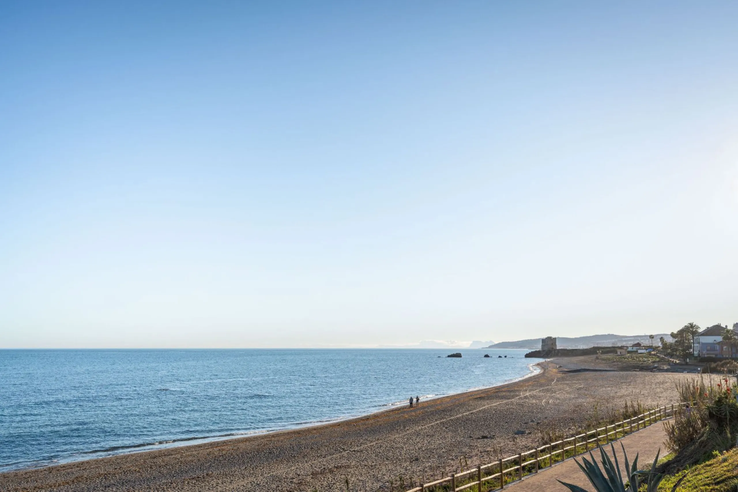 BEACHFRONT APARTMENT WITH PANORAMIC SEA VIEWS