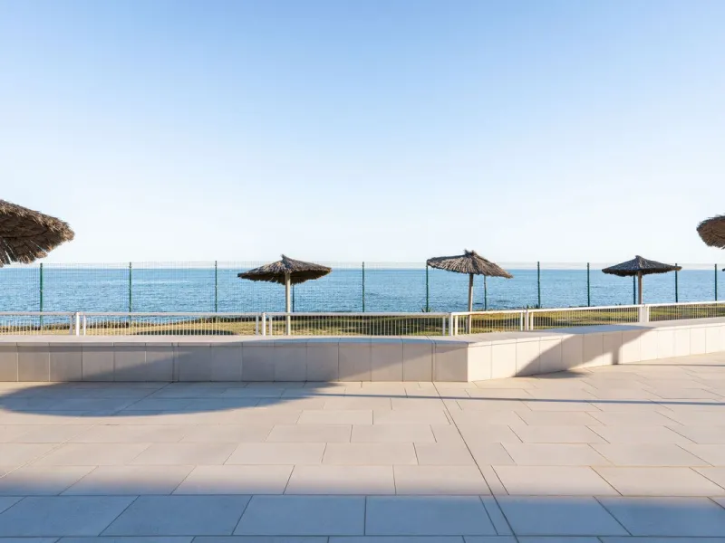 BEACHFRONT APARTMENT WITH PANORAMIC SEA VIEWS