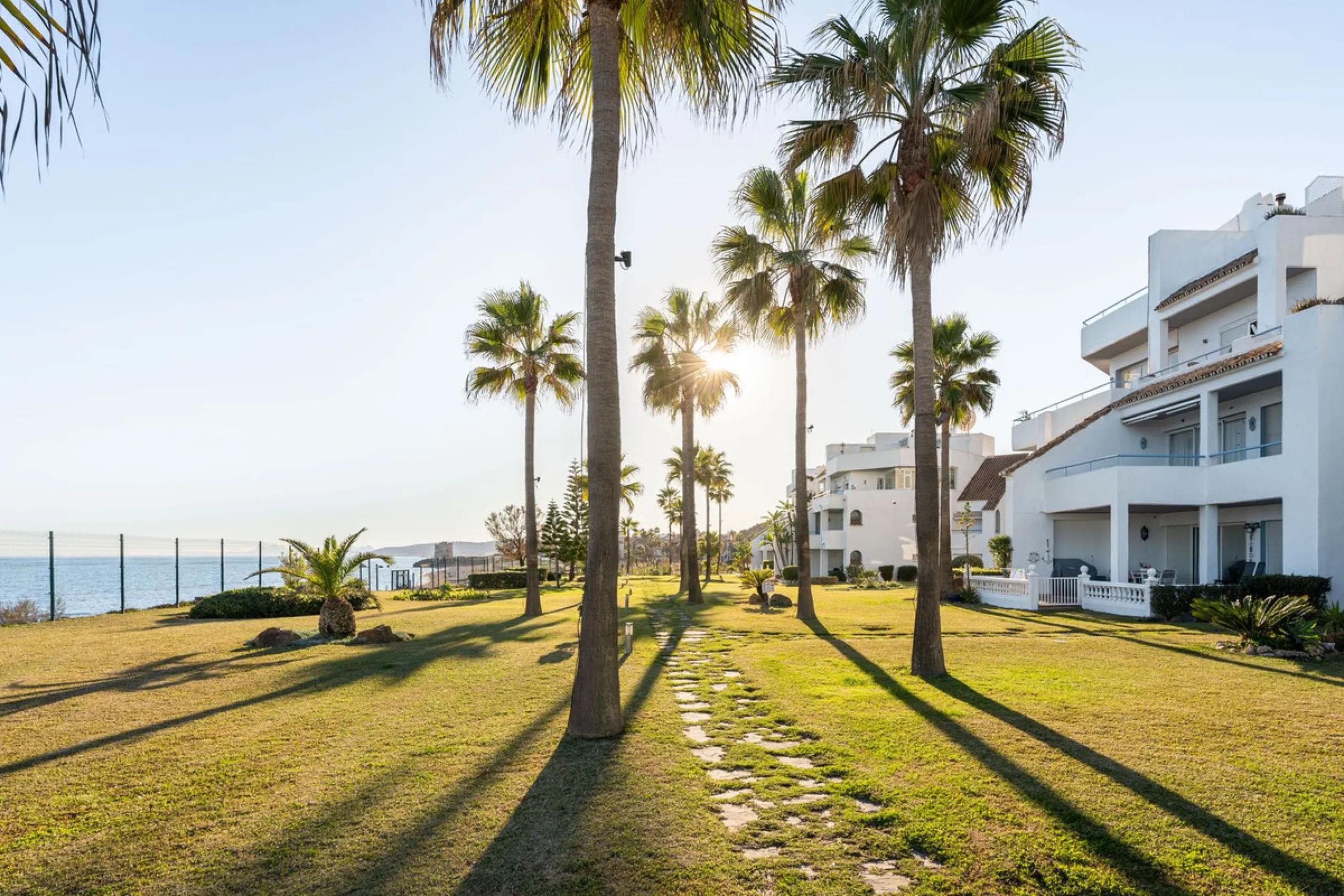 BEACHFRONT APARTMENT WITH PANORAMIC SEA VIEWS