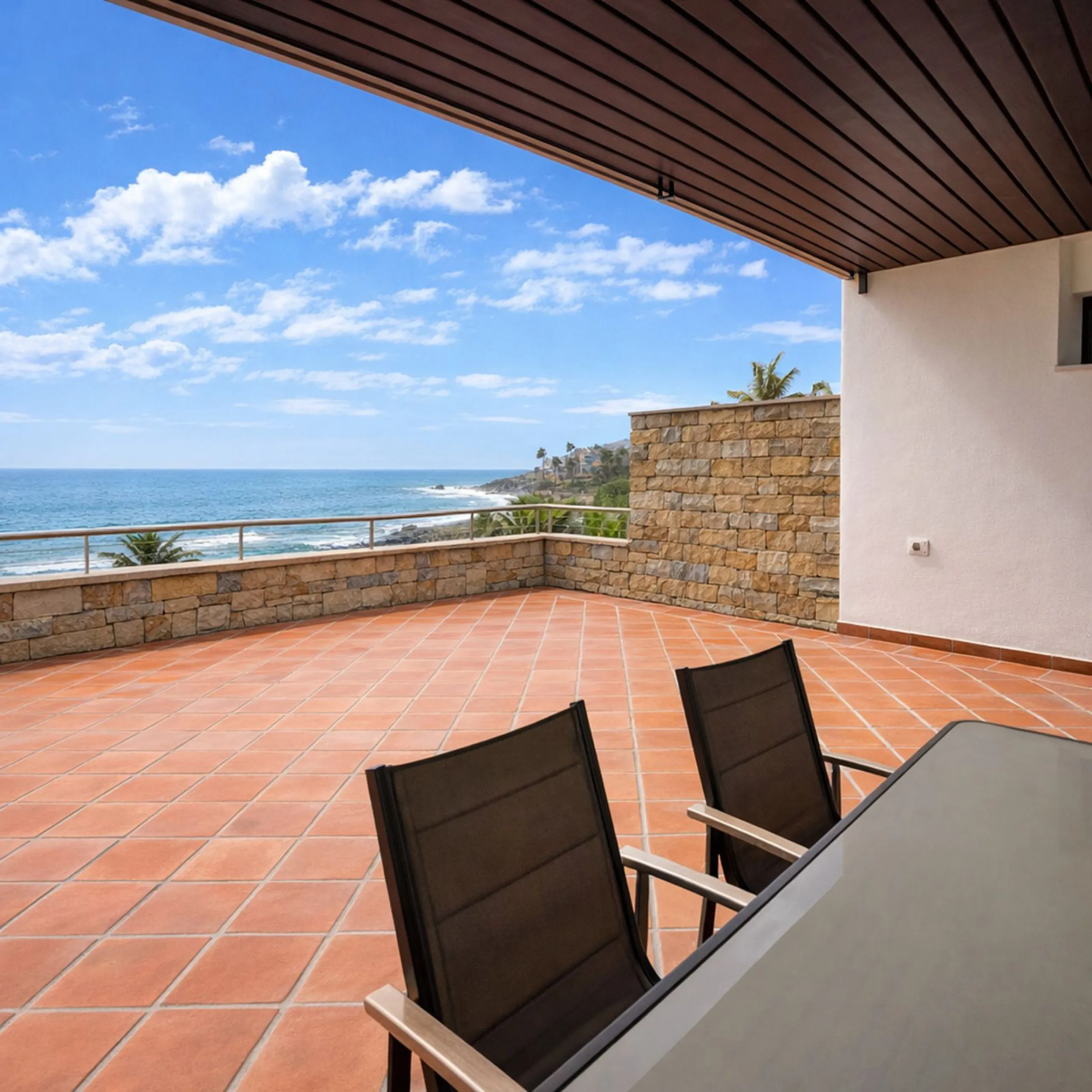 BEACHFRONT APARTMENT WITH PANORAMIC SEA VIEWS