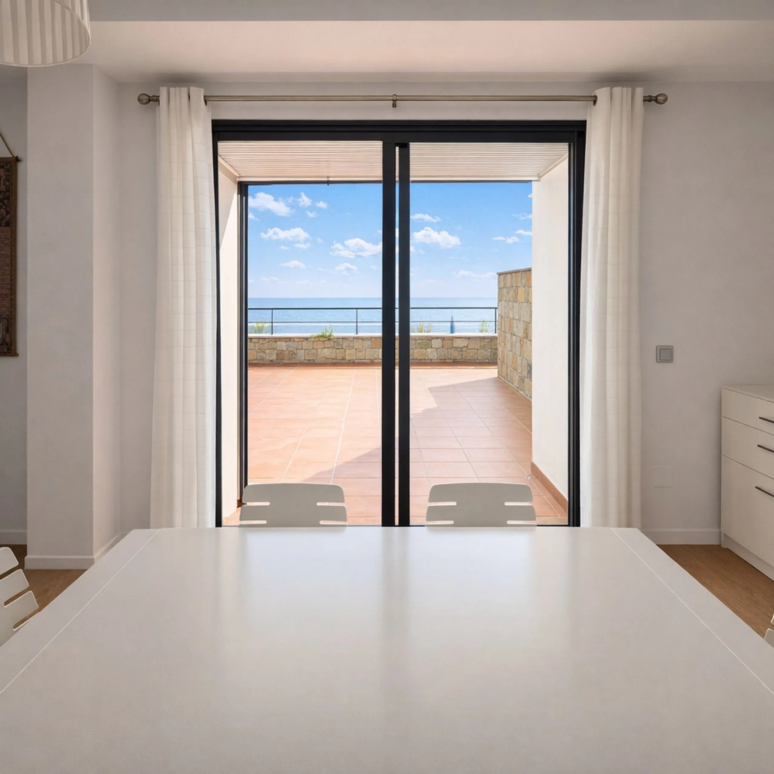 BEACHFRONT APARTMENT WITH PANORAMIC SEA VIEWS