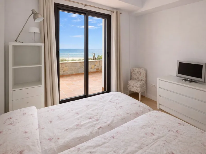 BEACHFRONT APARTMENT WITH PANORAMIC SEA VIEWS