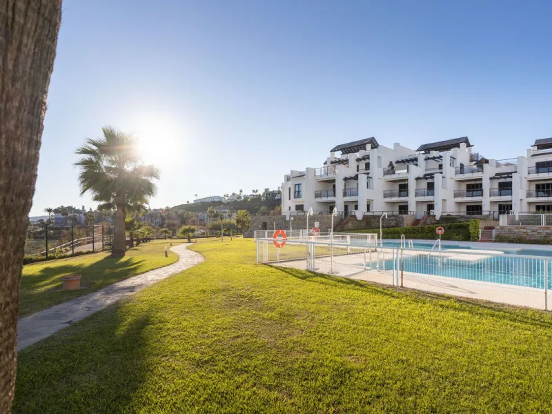 BEACHFRONT APARTMENT WITH PANORAMIC SEA VIEWS