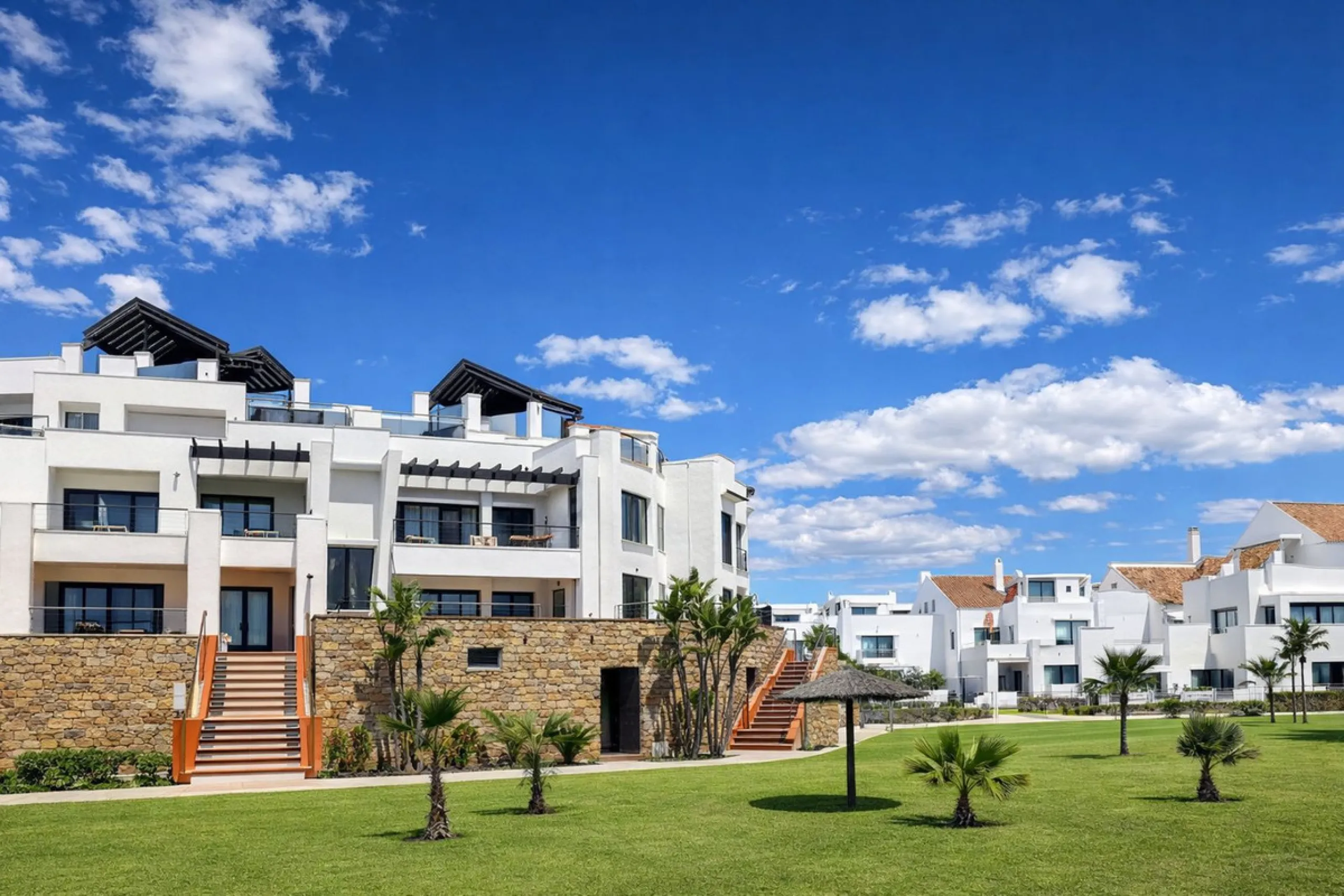BEACHFRONT APARTMENT WITH PANORAMIC SEA VIEWS