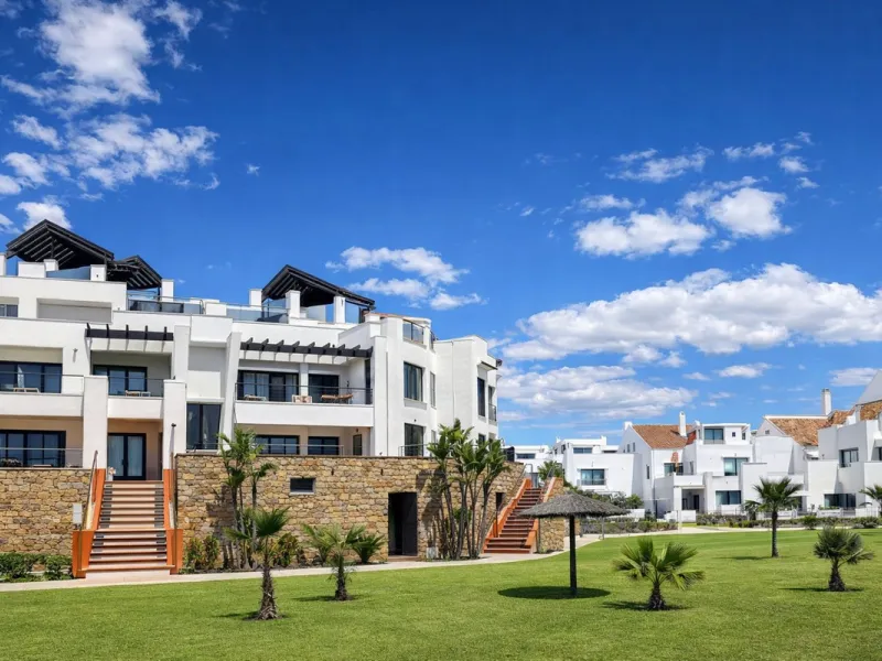 BEACHFRONT APARTMENT WITH PANORAMIC SEA VIEWS