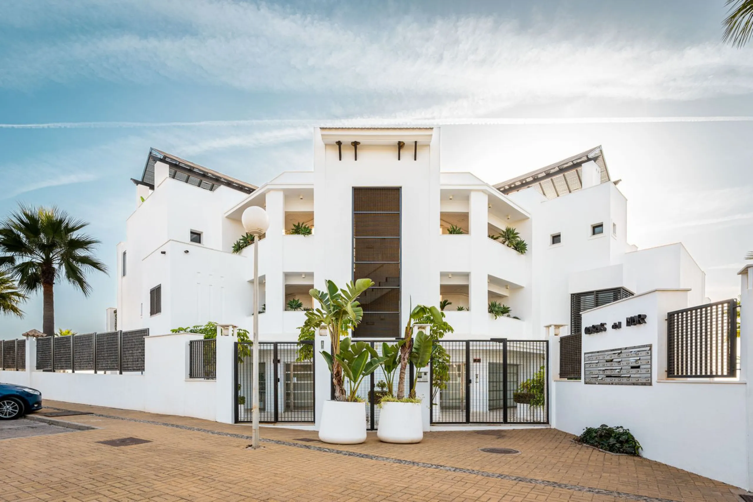 BEACHFRONT APARTMENT WITH PANORAMIC SEA VIEWS