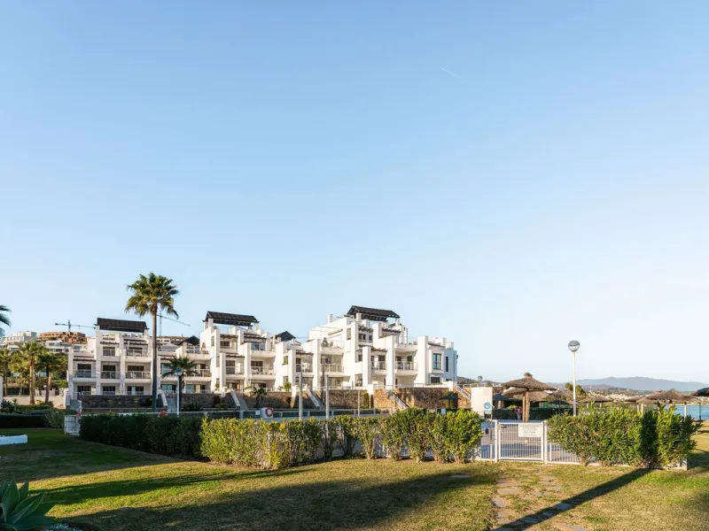 BEACHFRONT APARTMENT WITH PANORAMIC SEA VIEWS