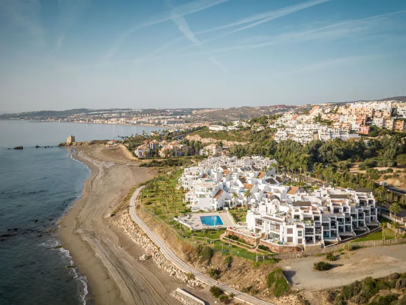 BEACHFRONT APARTMENT WITH PANORAMIC SEA VIEWS
