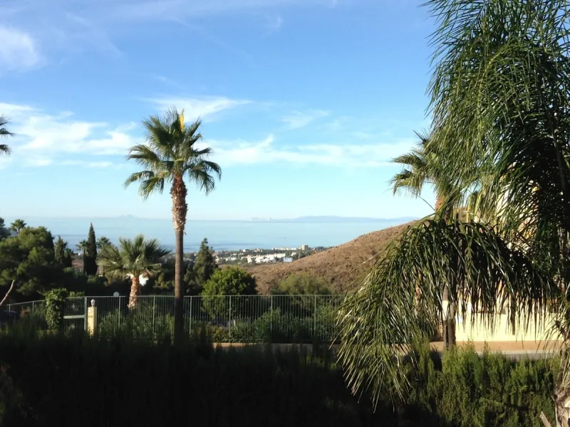 This inviting first‑floor apartment in the sought‑after El Porton community in Calahonda offers generous space, modern comfort and a wonderfully relaxed Mediterranean lifestyle. The home features two bedrooms and two bathrooms, including a main bedroom wi