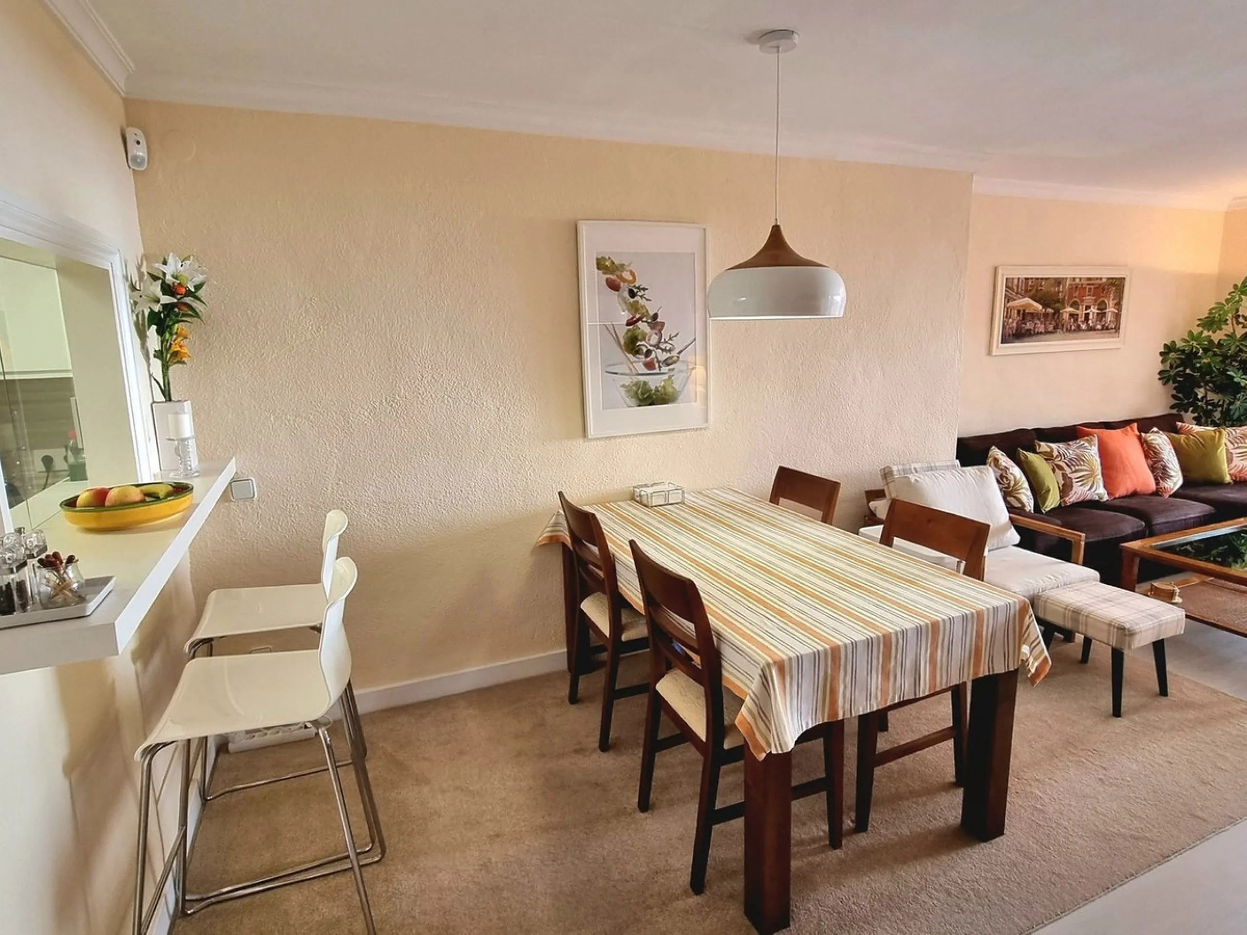 This inviting first‑floor apartment in the sought‑after El Porton community in Calahonda offers generous space, modern comfort and a wonderfully relaxed Mediterranean lifestyle. The home features two bedrooms and two bathrooms, including a main bedroom wi