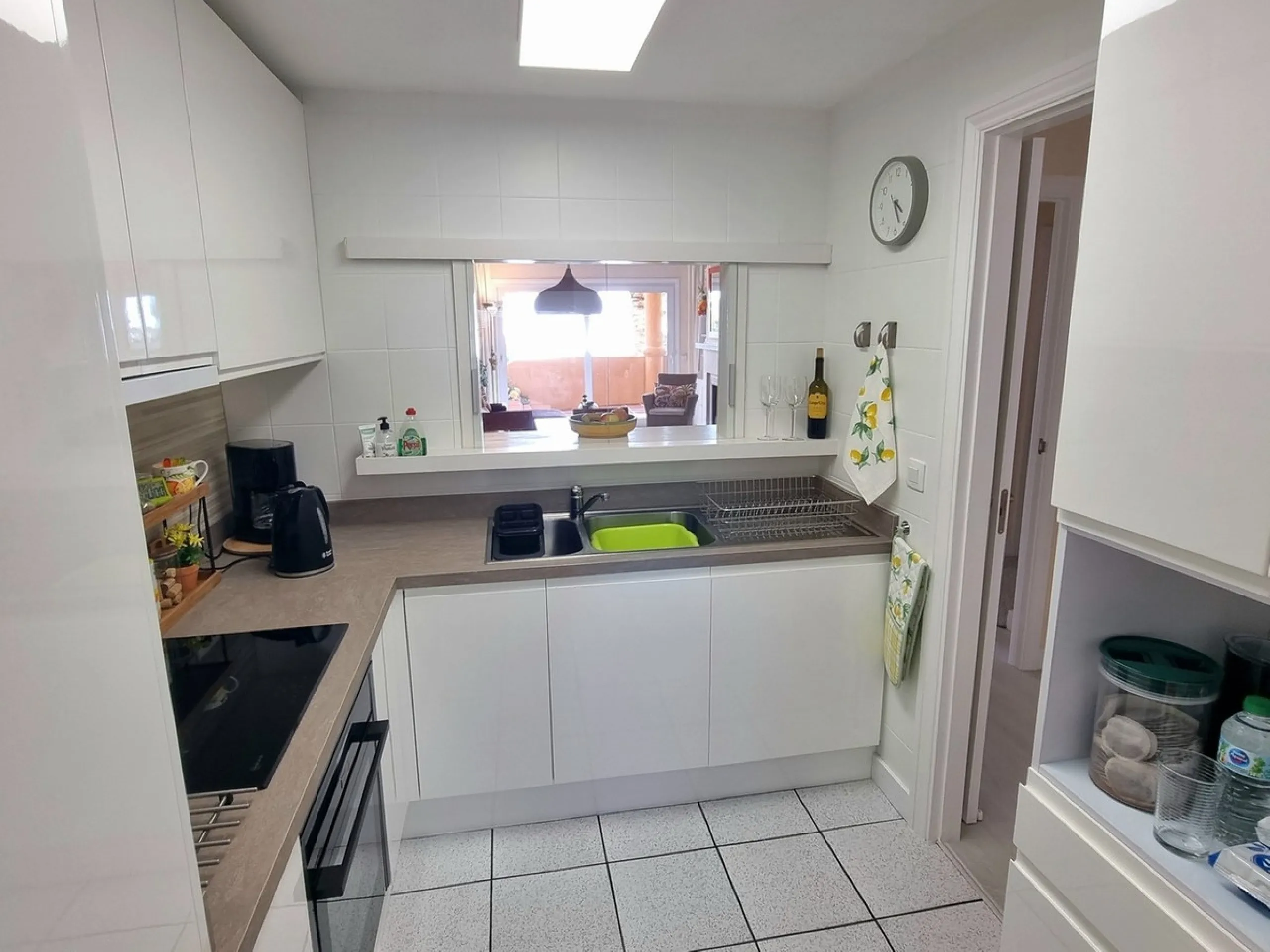 This inviting first‑floor apartment in the sought‑after El Porton community in Calahonda offers generous space, modern comfort and a wonderfully relaxed Mediterranean lifestyle. The home features two bedrooms and two bathrooms, including a main bedroom wi