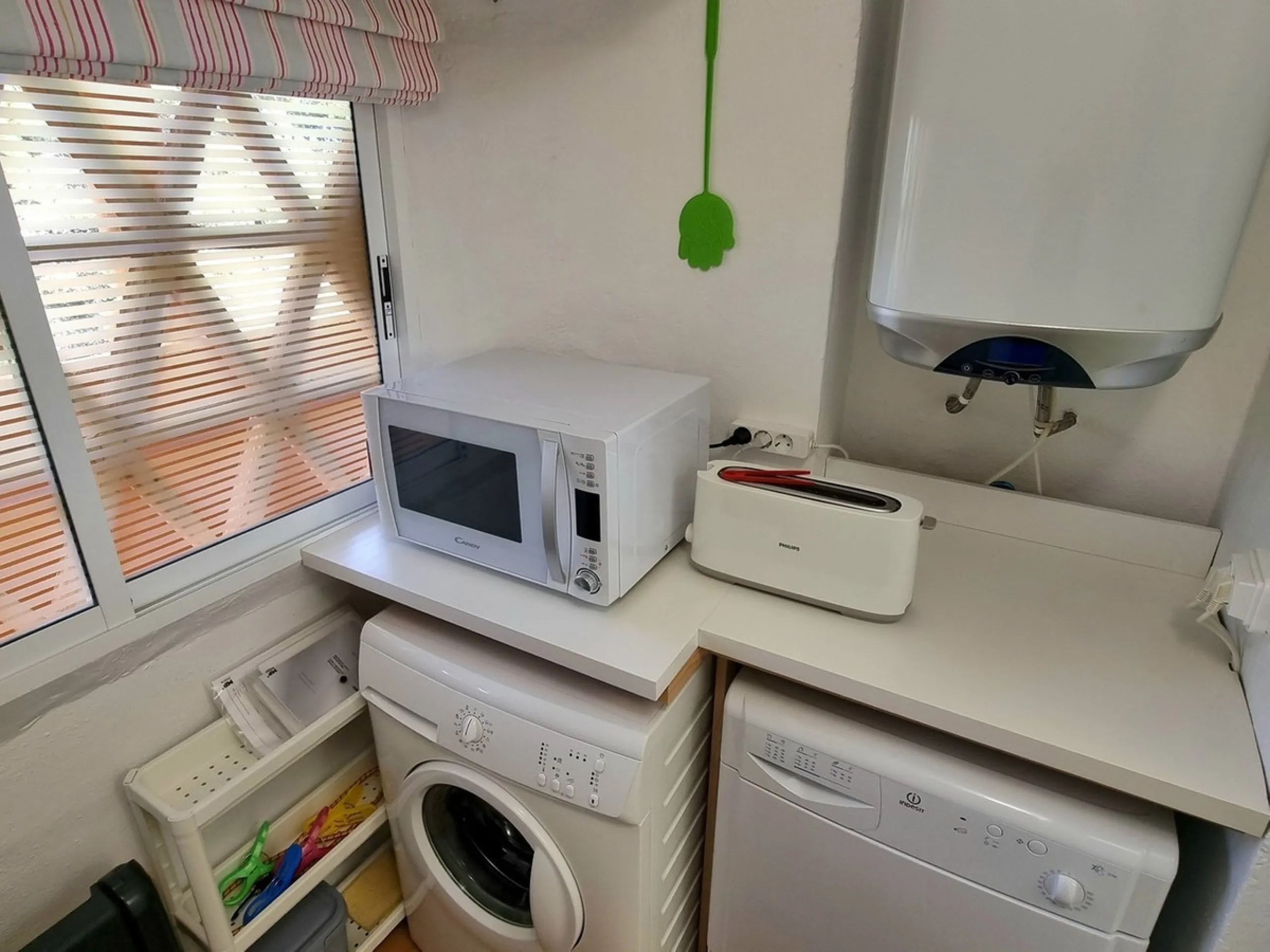 This inviting first‑floor apartment in the sought‑after El Porton community in Calahonda offers generous space, modern comfort and a wonderfully relaxed Mediterranean lifestyle. The home features two bedrooms and two bathrooms, including a main bedroom wi