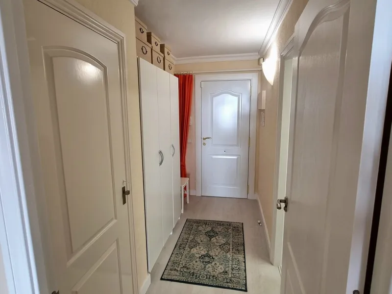 This inviting first‑floor apartment in the sought‑after El Porton community in Calahonda offers generous space, modern comfort and a wonderfully relaxed Mediterranean lifestyle. The home features two bedrooms and two bathrooms, including a main bedroom wi