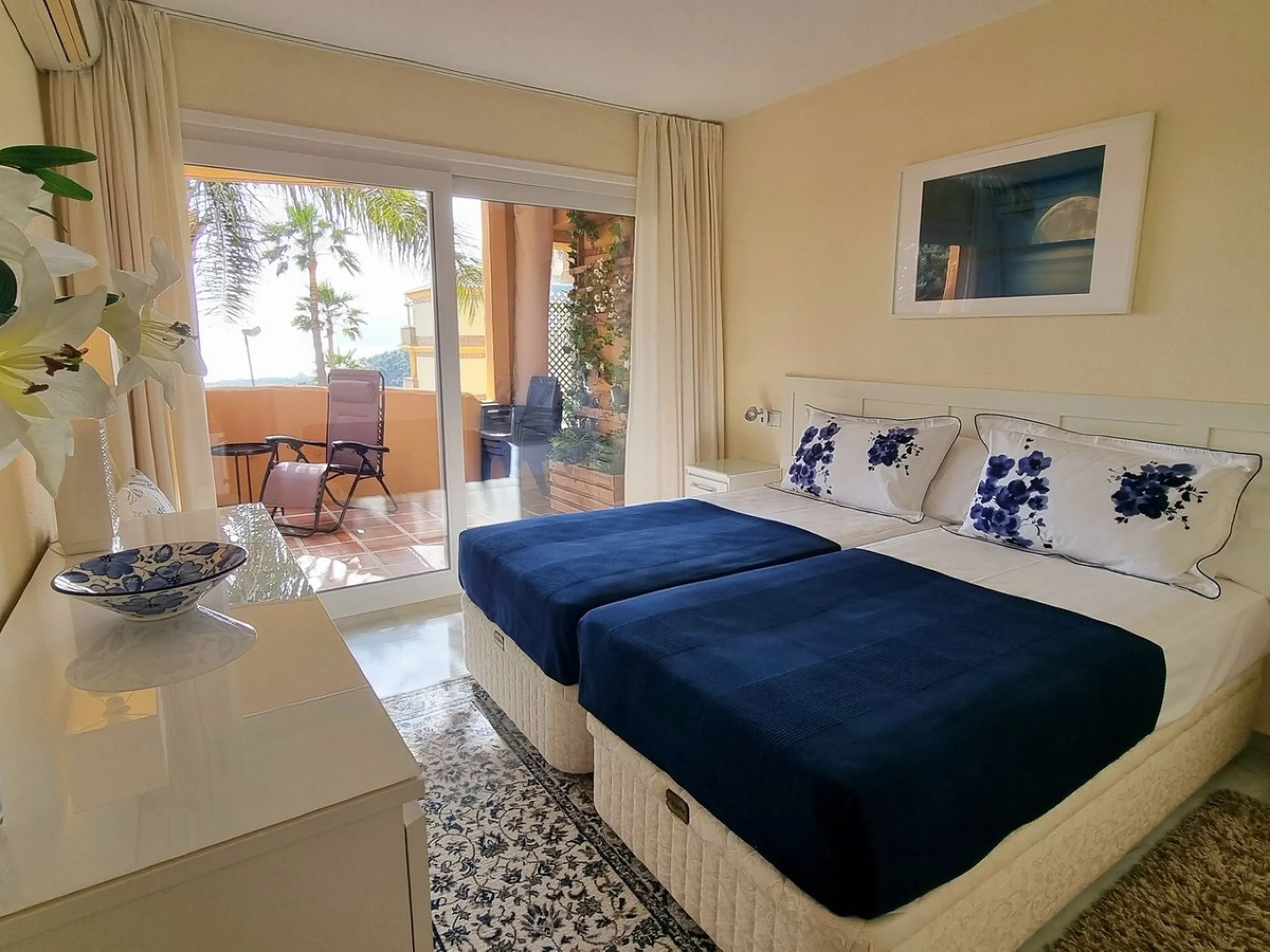 This inviting first‑floor apartment in the sought‑after El Porton community in Calahonda offers generous space, modern comfort and a wonderfully relaxed Mediterranean lifestyle. The home features two bedrooms and two bathrooms, including a main bedroom wi