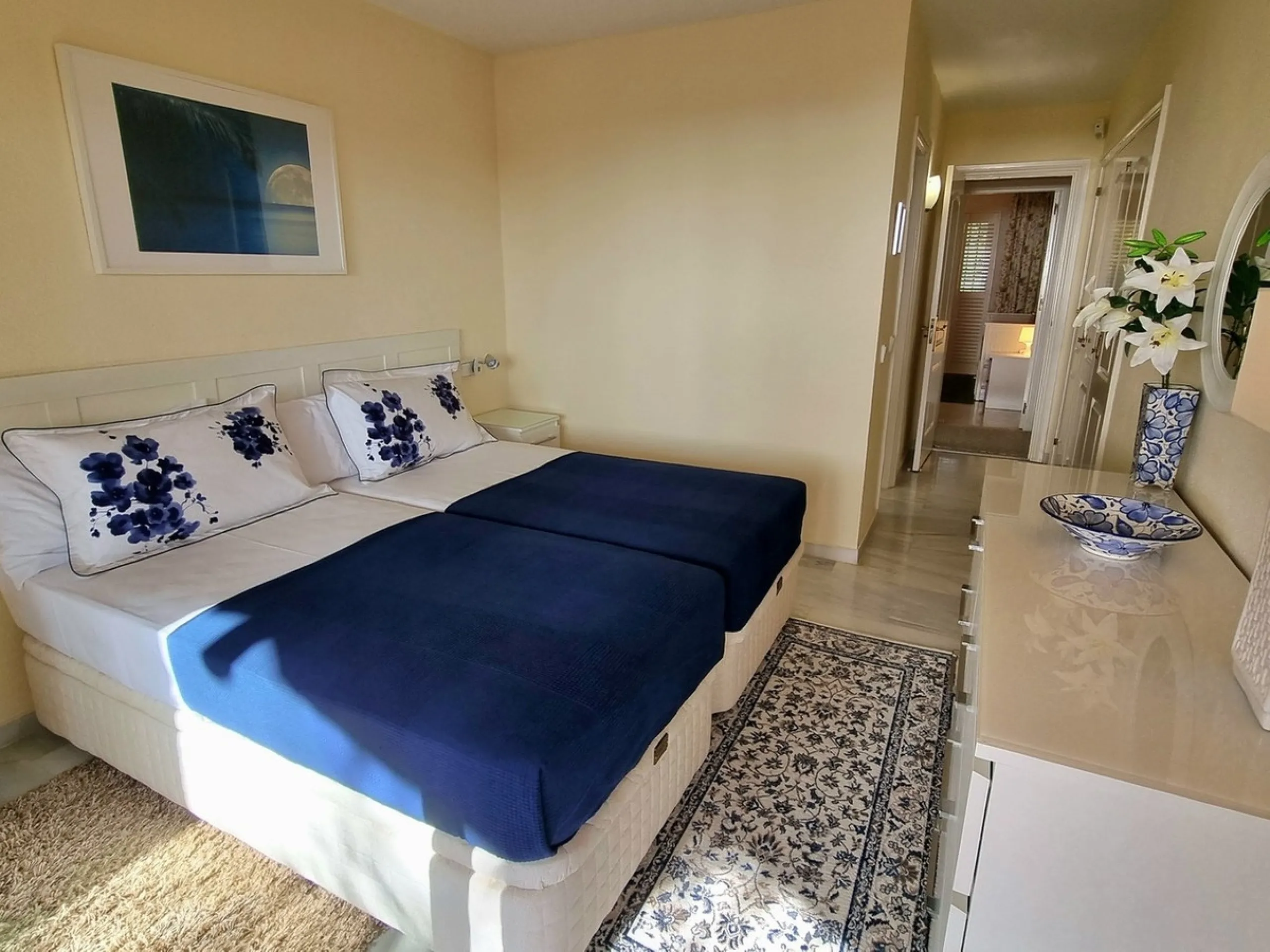 This inviting first‑floor apartment in the sought‑after El Porton community in Calahonda offers generous space, modern comfort and a wonderfully relaxed Mediterranean lifestyle. The home features two bedrooms and two bathrooms, including a main bedroom wi