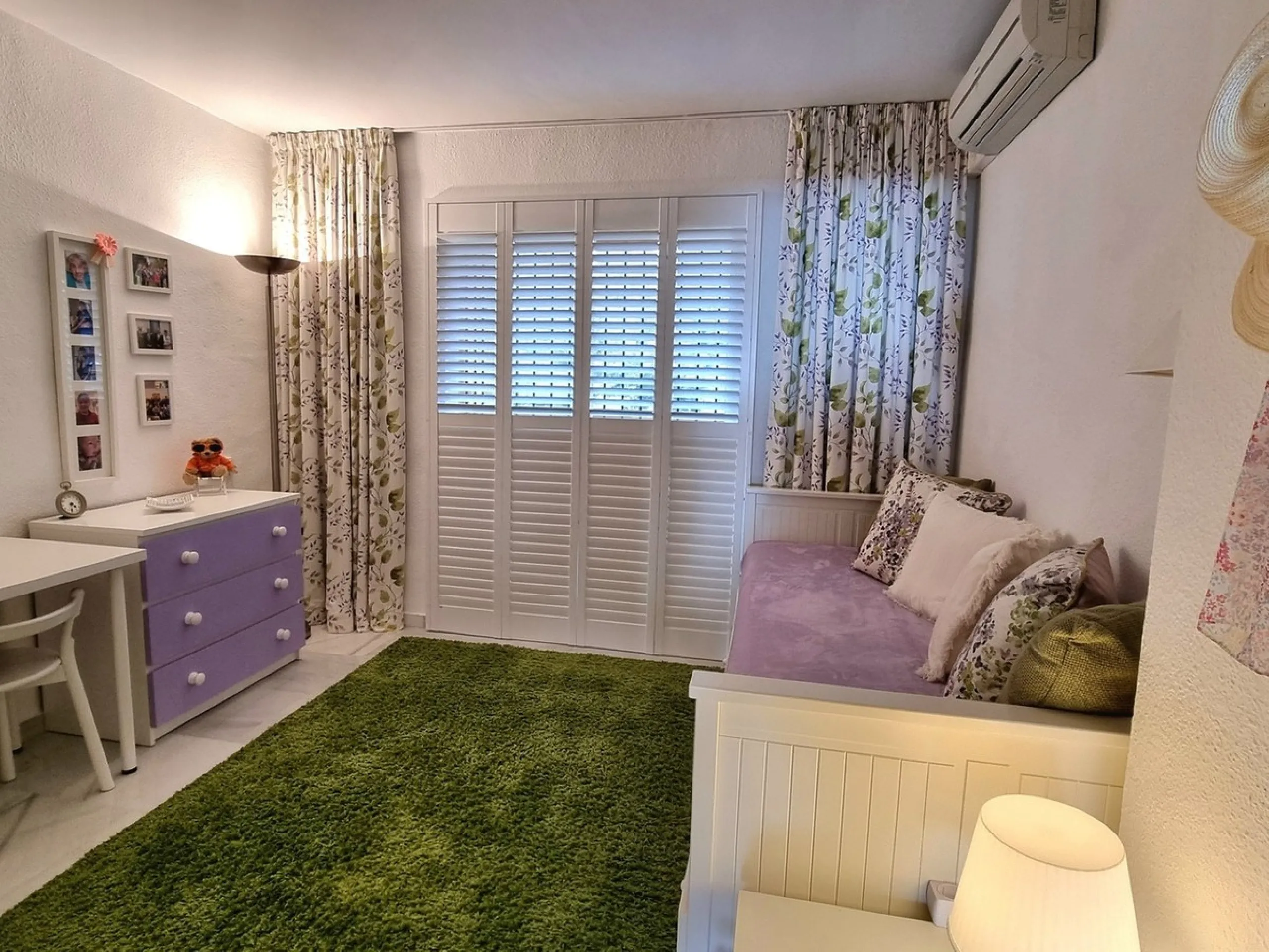 This inviting first‑floor apartment in the sought‑after El Porton community in Calahonda offers generous space, modern comfort and a wonderfully relaxed Mediterranean lifestyle. The home features two bedrooms and two bathrooms, including a main bedroom wi