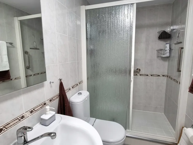 This inviting first‑floor apartment in the sought‑after El Porton community in Calahonda offers generous space, modern comfort and a wonderfully relaxed Mediterranean lifestyle. The home features two bedrooms and two bathrooms, including a main bedroom wi