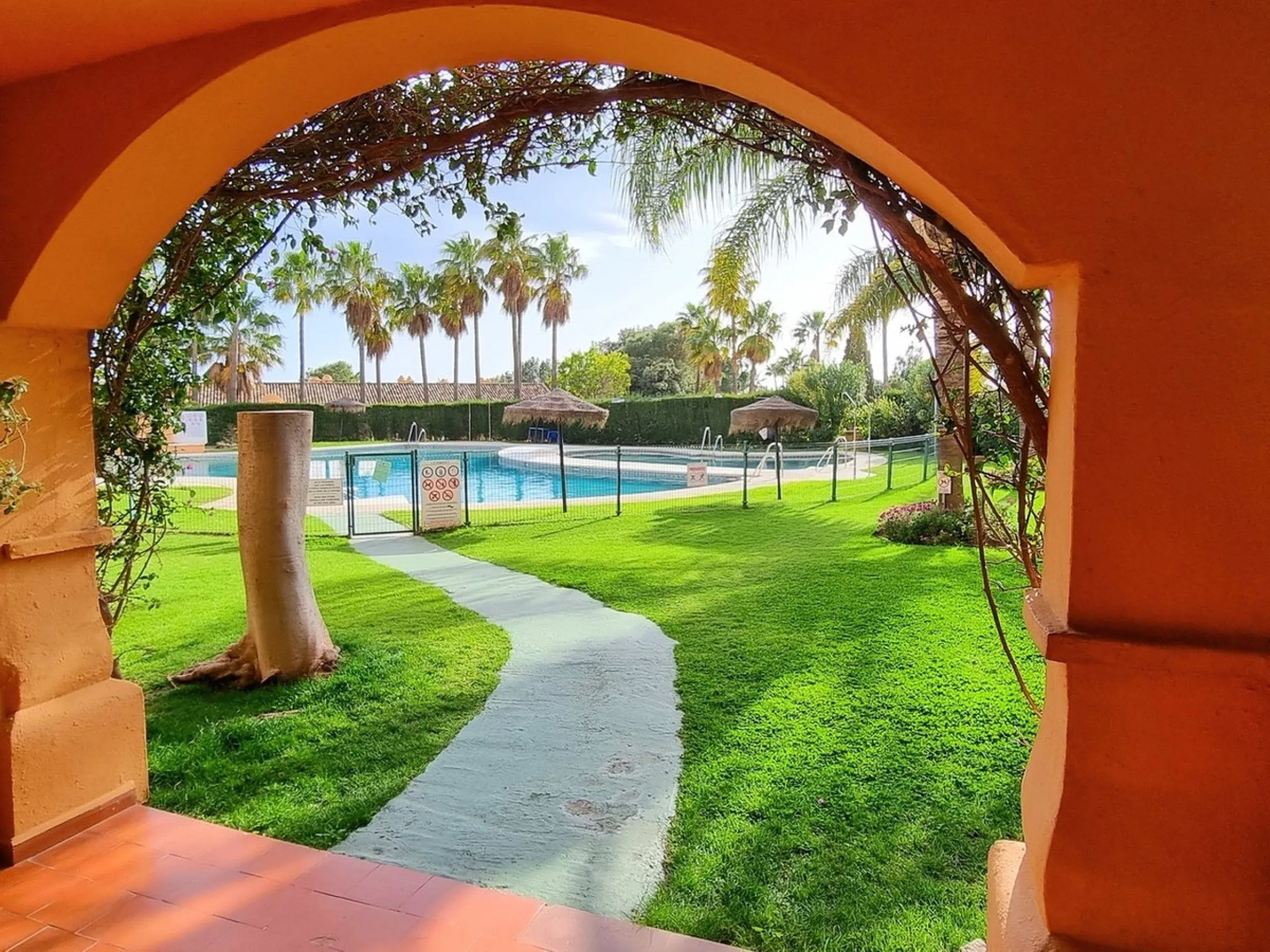 This inviting first‑floor apartment in the sought‑after El Porton community in Calahonda offers generous space, modern comfort and a wonderfully relaxed Mediterranean lifestyle. The home features two bedrooms and two bathrooms, including a main bedroom wi