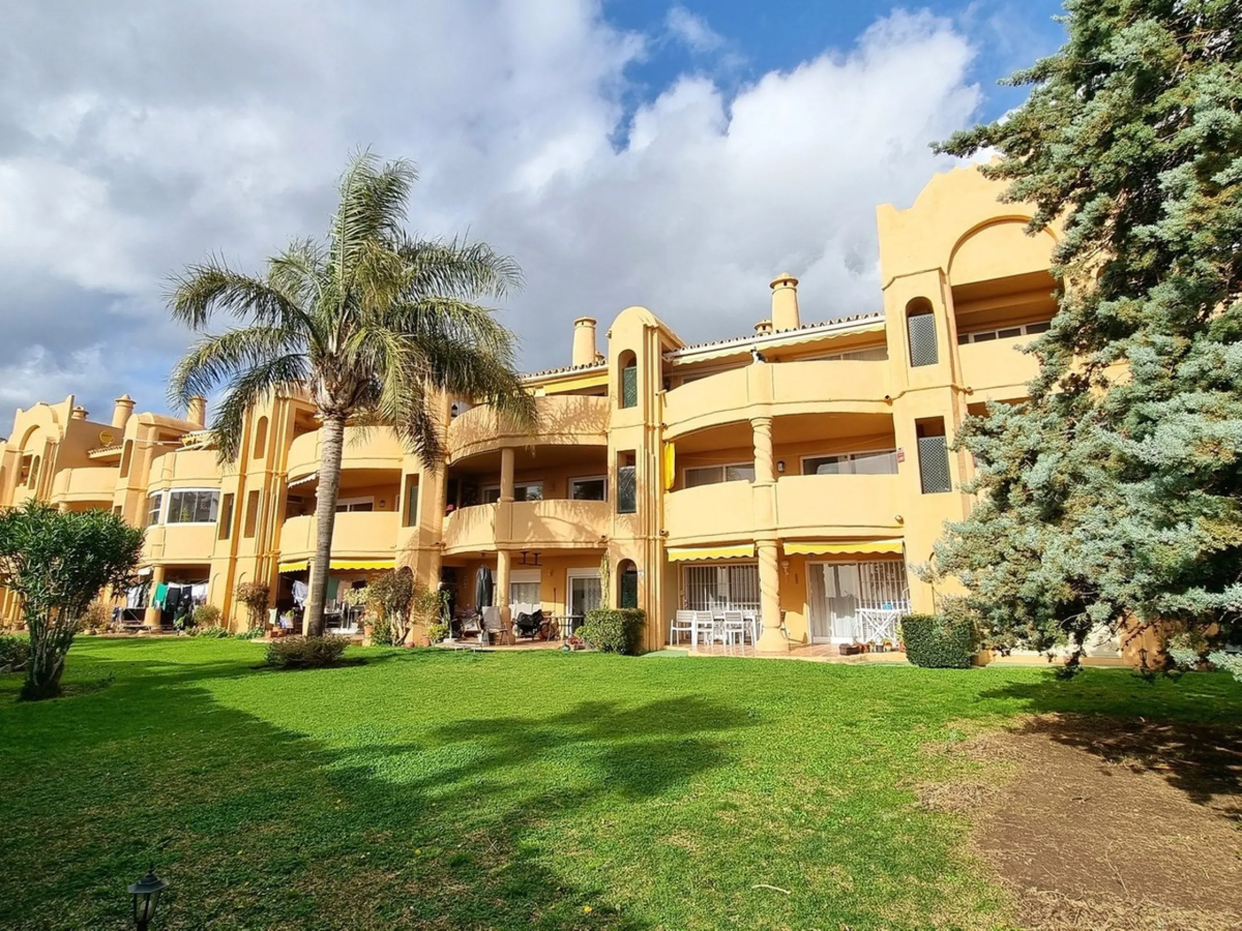 This inviting first‑floor apartment in the sought‑after El Porton community in Calahonda offers generous space, modern comfort and a wonderfully relaxed Mediterranean lifestyle. The home features two bedrooms and two bathrooms, including a main bedroom wi
