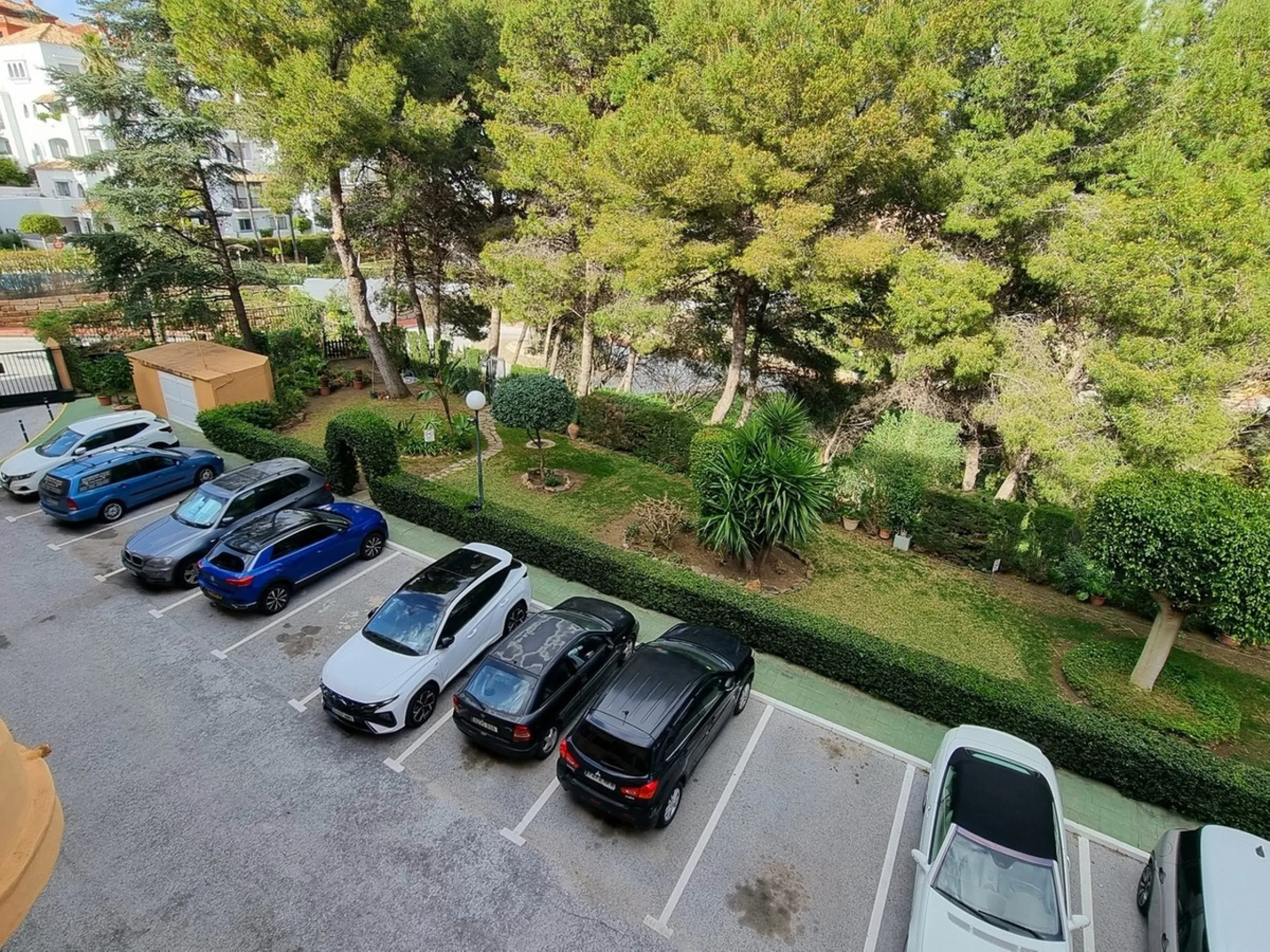 This inviting first‑floor apartment in the sought‑after El Porton community in Calahonda offers generous space, modern comfort and a wonderfully relaxed Mediterranean lifestyle. The home features two bedrooms and two bathrooms, including a main bedroom wi