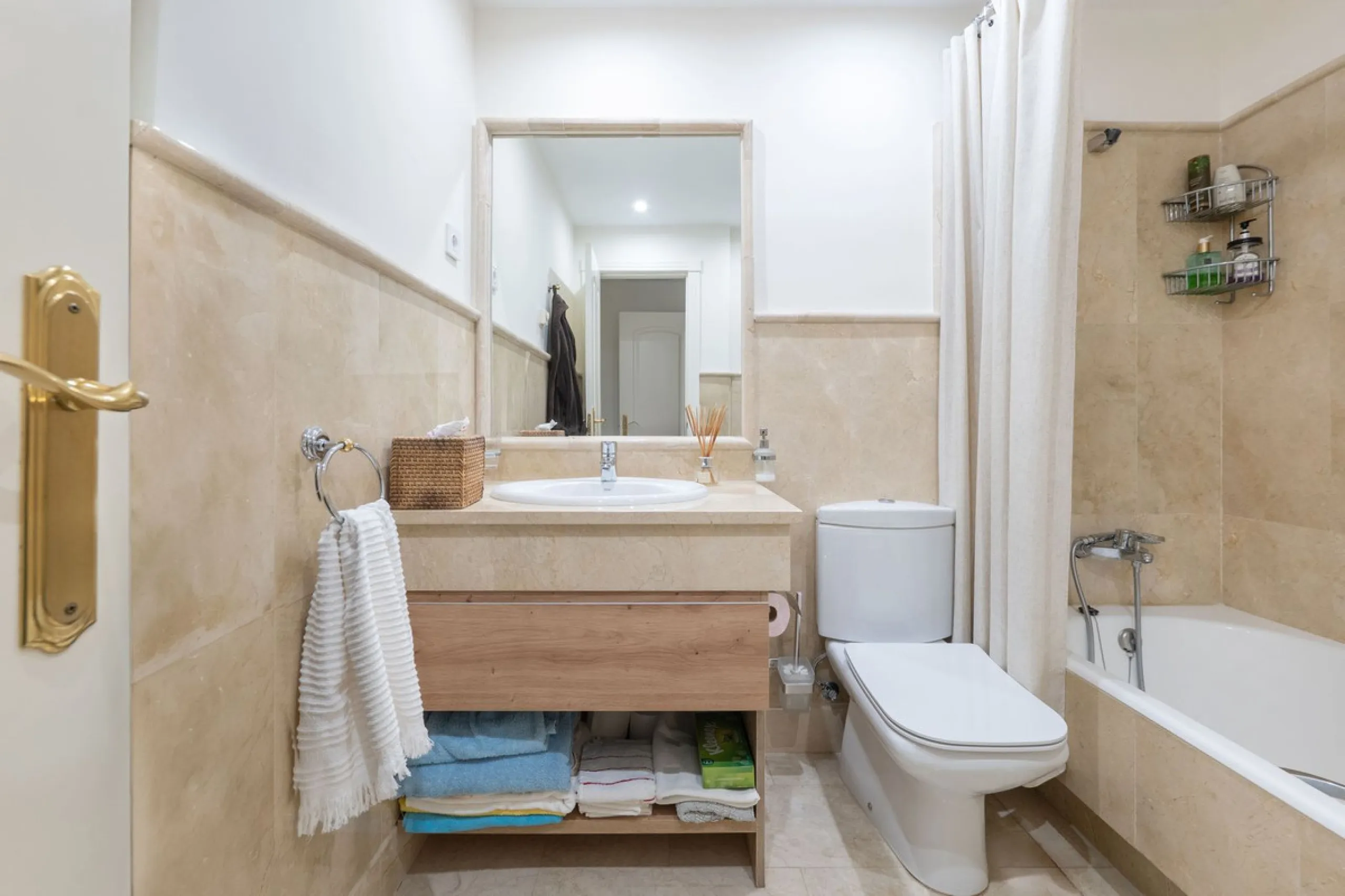 Spacious Turnkey Apartment with Large Terrace and Private Garden