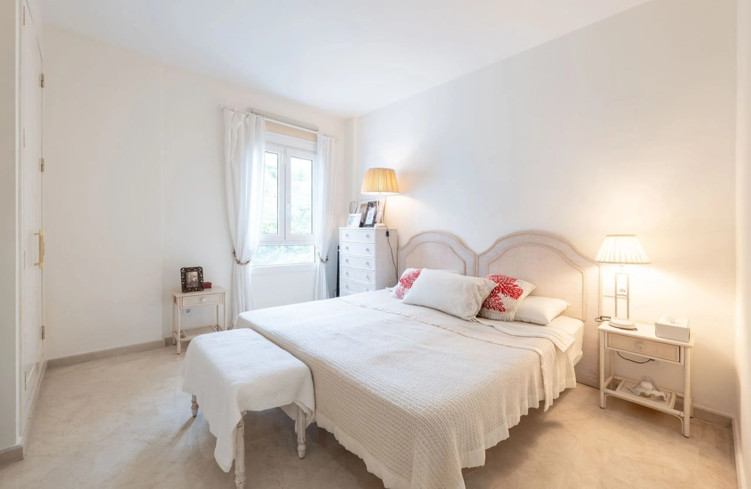 Spacious Turnkey Apartment with Large Terrace and Private Garden