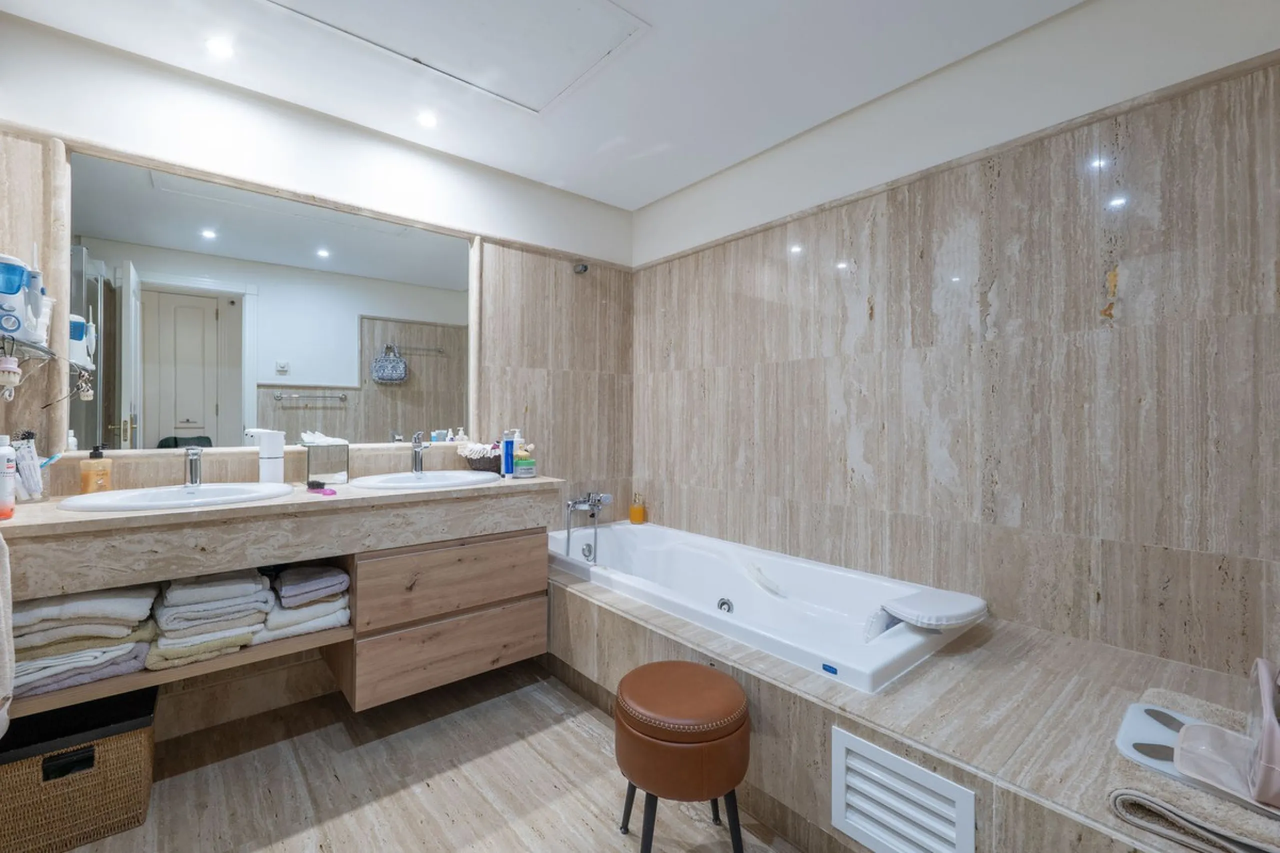 Spacious Turnkey Apartment with Large Terrace and Private Garden