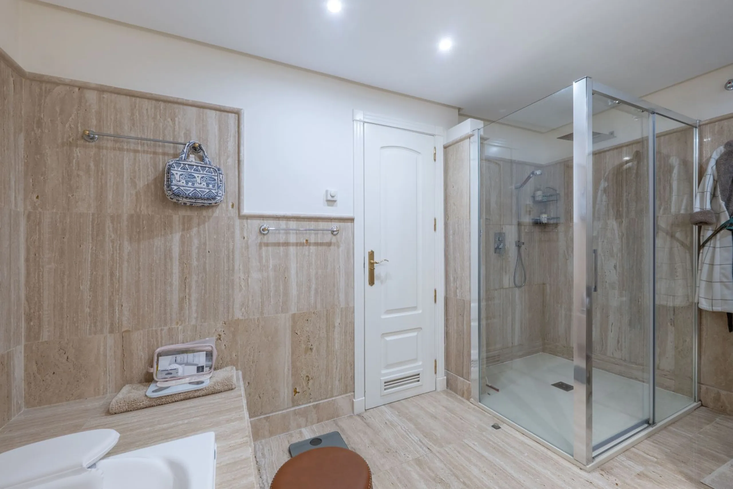 Spacious Turnkey Apartment with Large Terrace and Private Garden