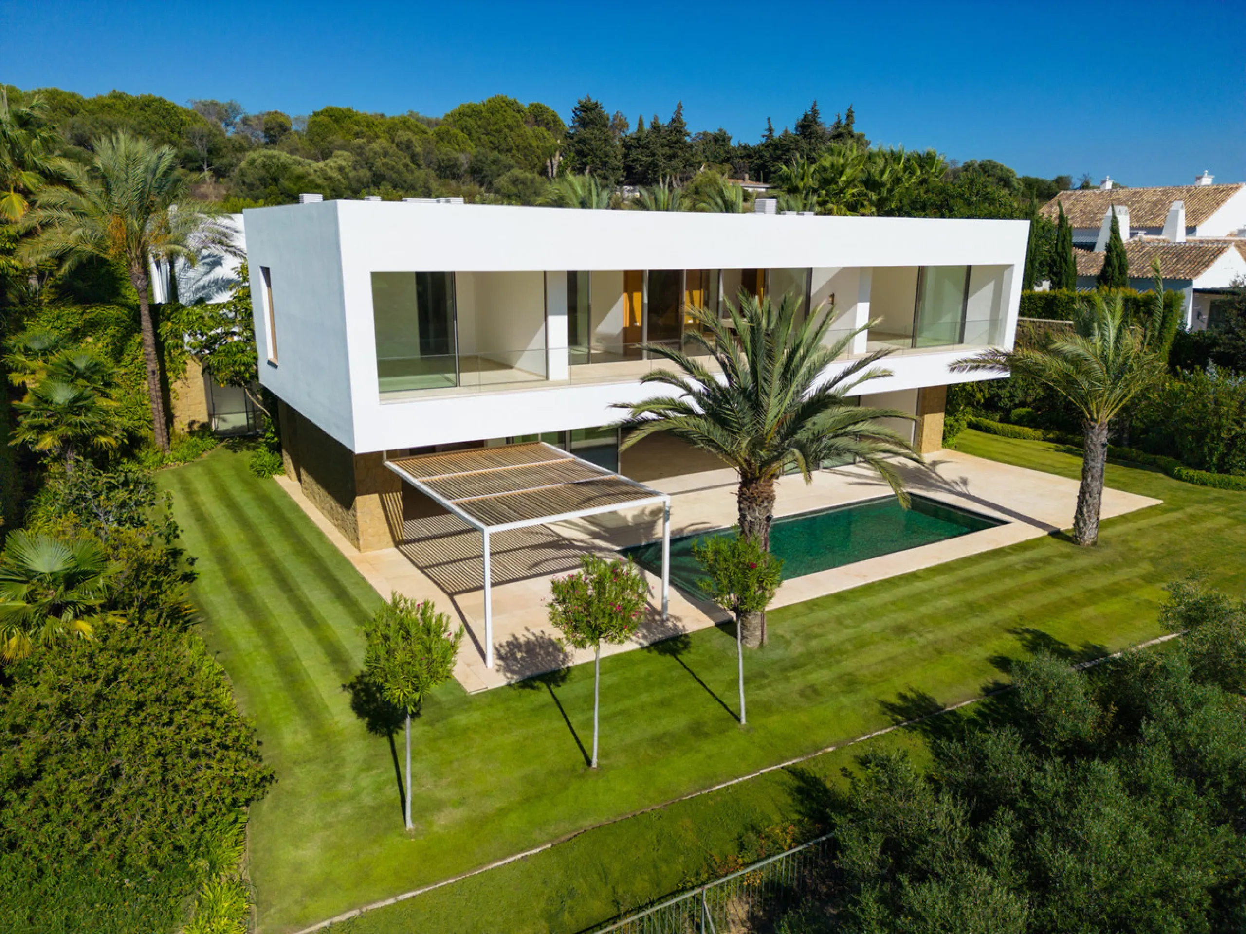 House - Detached Villa в продаже в Casares, Málaga. В доме 5 спален и 7 ванных комнат. Площадь дома 713 м². Площадь участка 1888 м²
